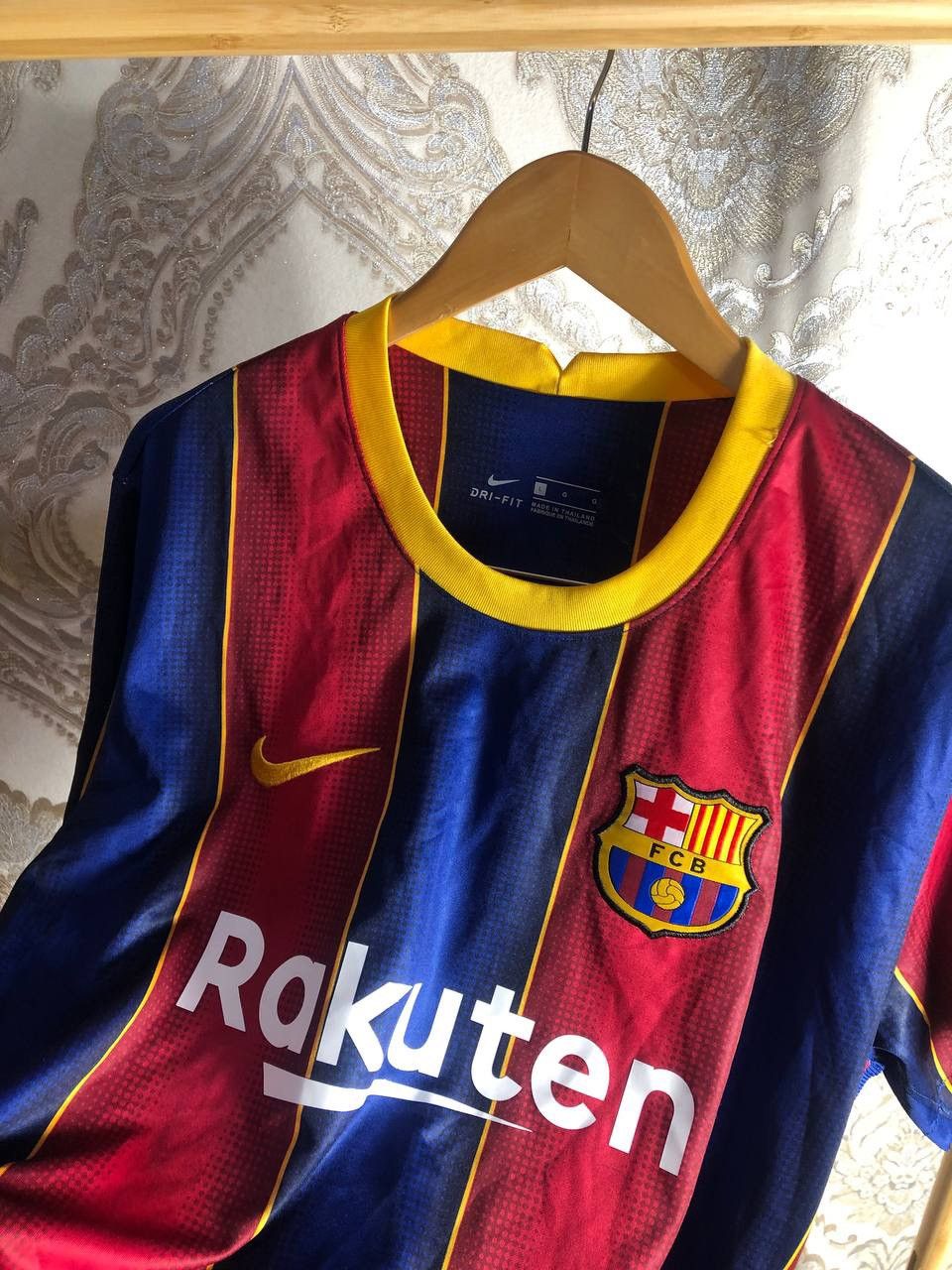 Nike VINTAGE NIKE FC BARCELONA SPAIN SOCCER JERSEY RETRO Y2K 90s Size US L / EU 52-54 / 3 - 5 Thumbnail