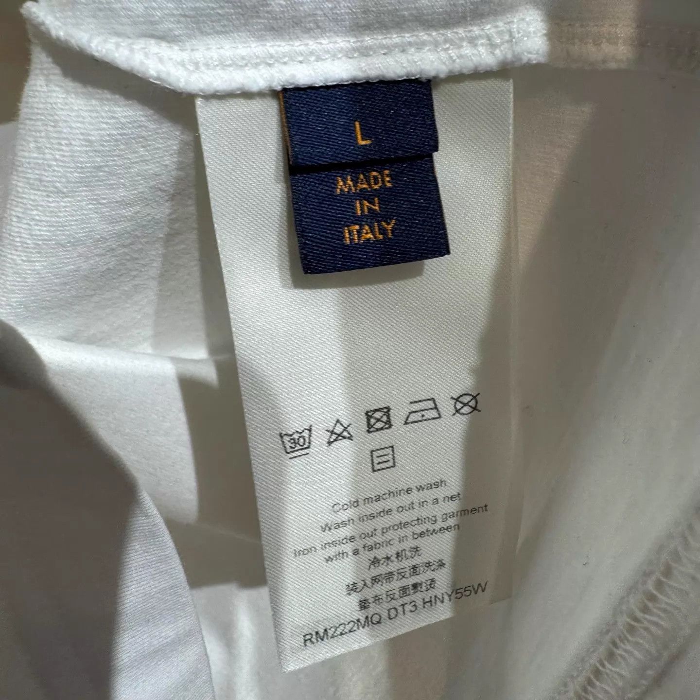 Louis Vuitton Louis Vuitton White Embossed Logo Tee L New Size US L / EU 52-54 / 3 - 3 Thumbnail