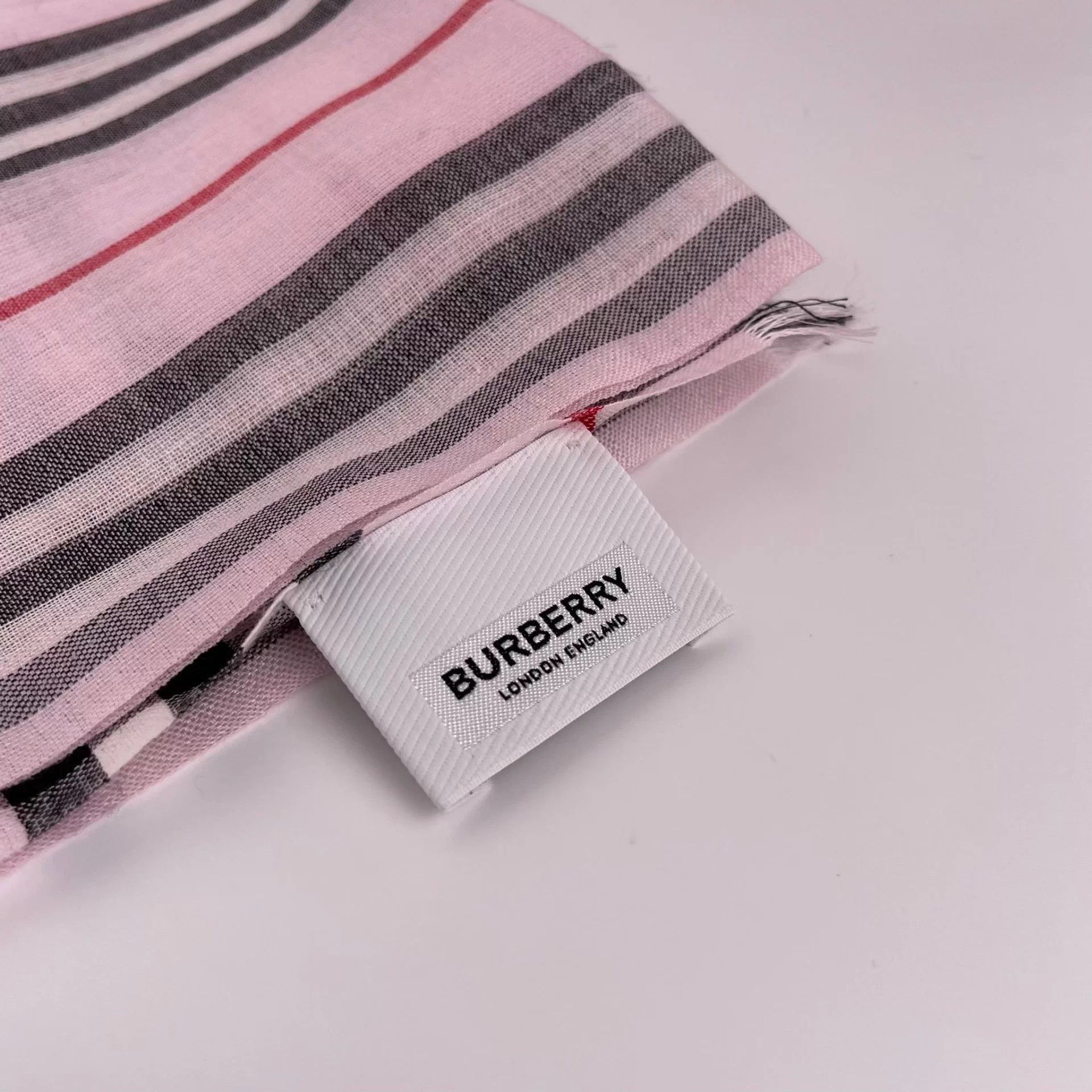 Burberry Burberry 220×70 Scarf New With Tags Size ONE SIZE - 4 Thumbnail