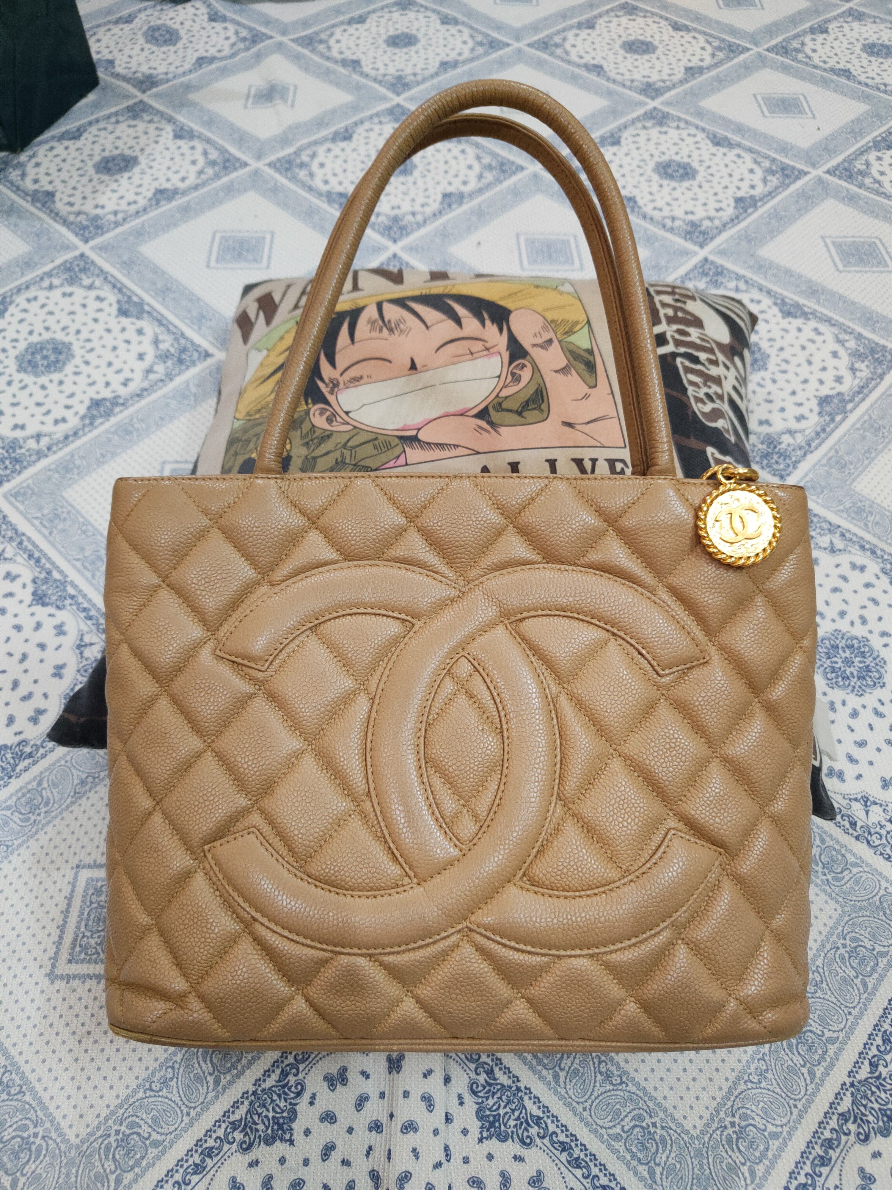 Chanel Chanel Medallion Big Logo Tote Bag Size ONE SIZE - 1 Thumbnail