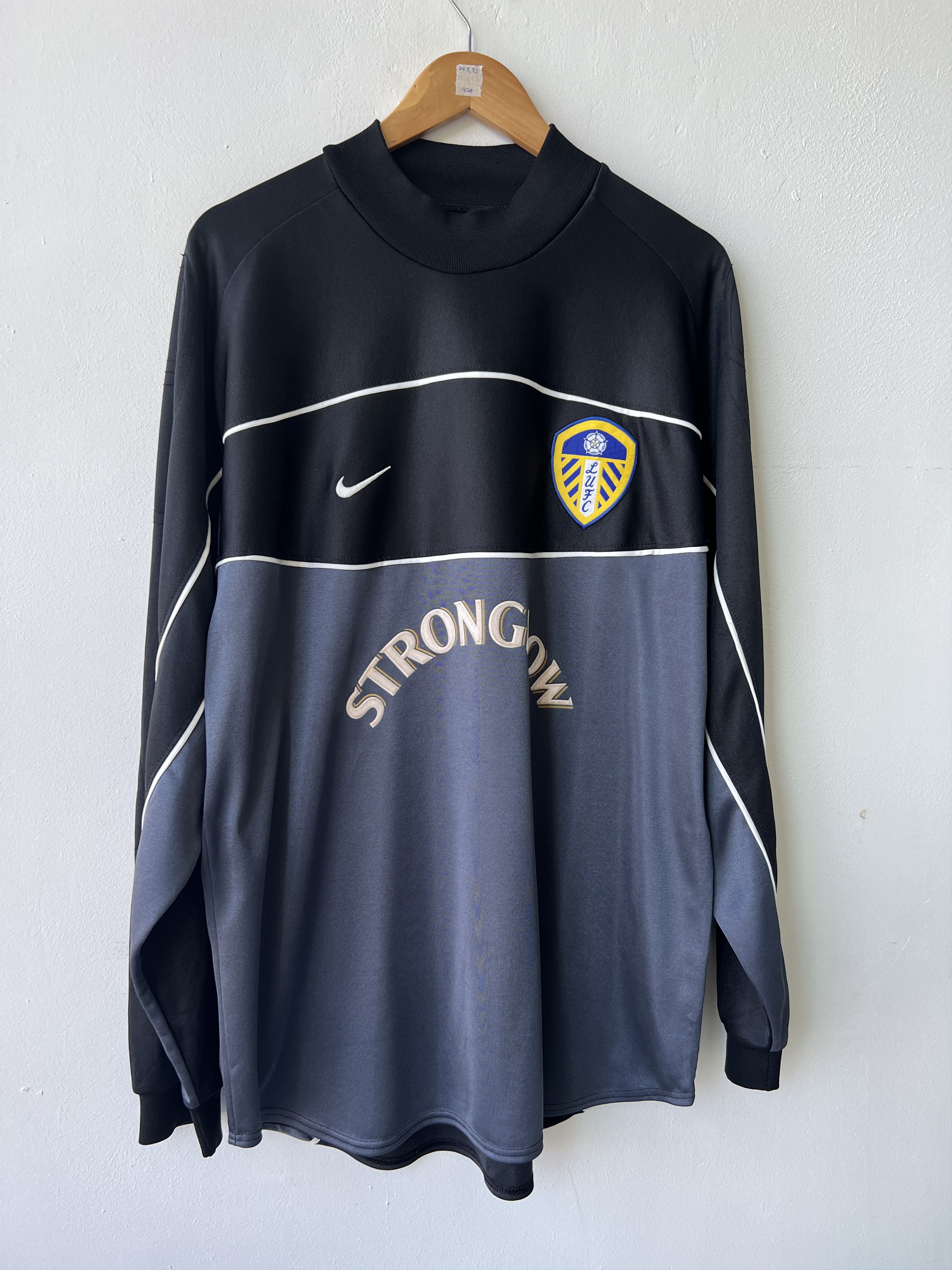 Nike (XL) Leeds United 2001-02 Long Sleeve GK Kit Size US XL / EU 56 / 4 - 6 Thumbnail