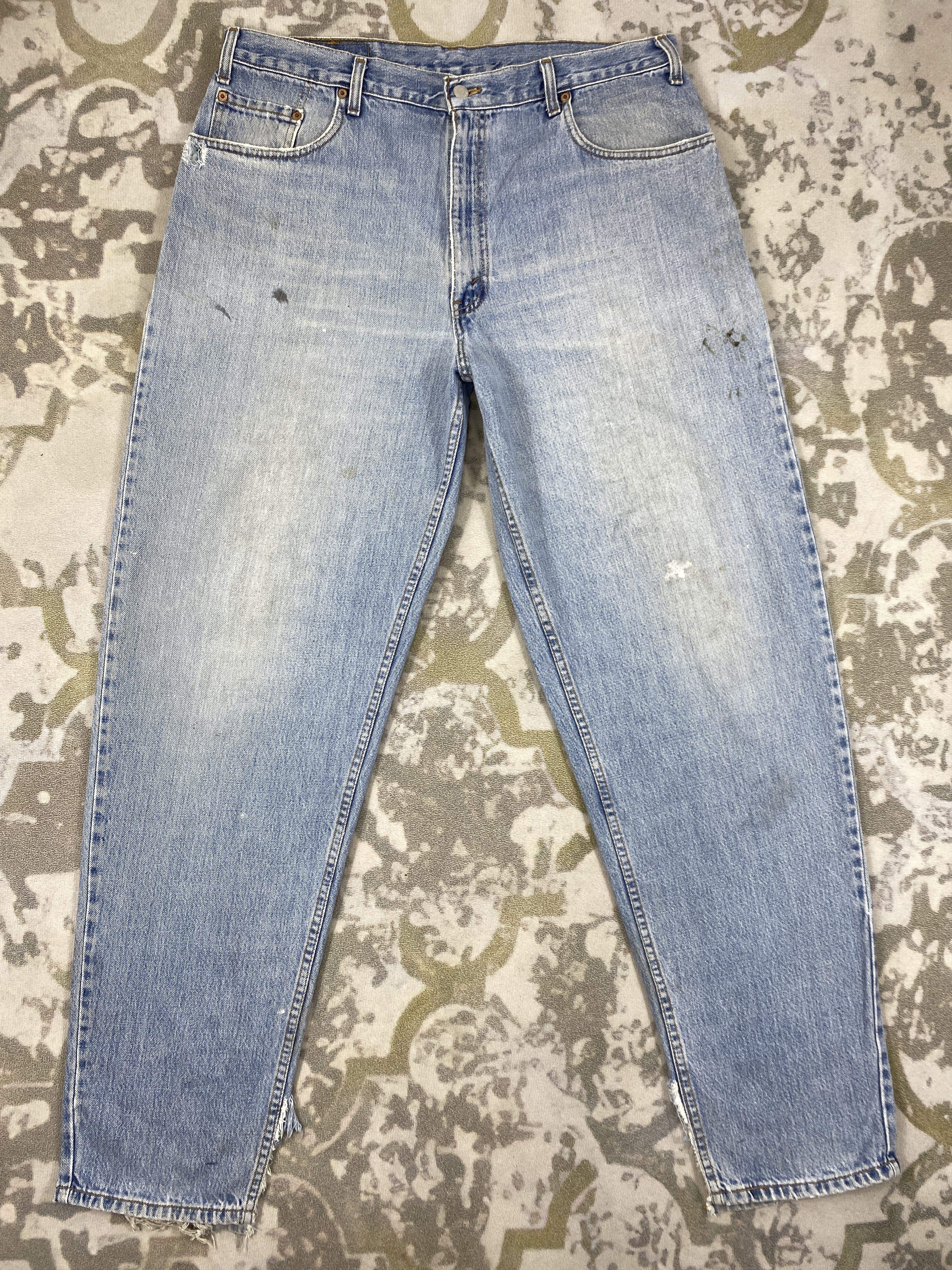 Light Wash Vintage Levi's 560 Denim 37x34.5 -JN394