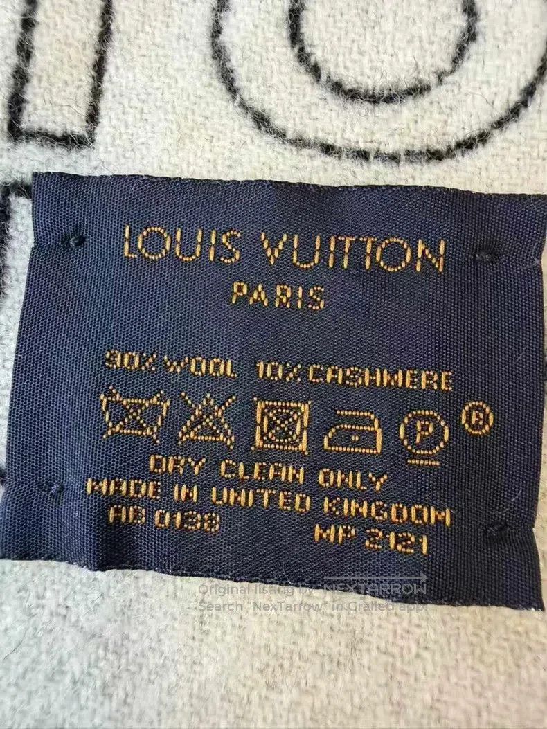 Louis Vuitton Louis Vuitton Logo Print Scarf. Size ONE SIZE - 3 Thumbnail