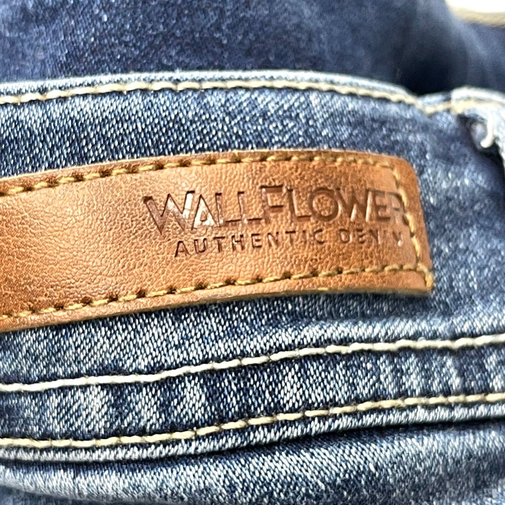 Vintage VINTAGE Wallflower Jorts Junior 5 Dark Blue Distressed Denim Cotton Casual Jeans Shorts Size 26" / US 2 / IT 38 - 4 Thumbnail