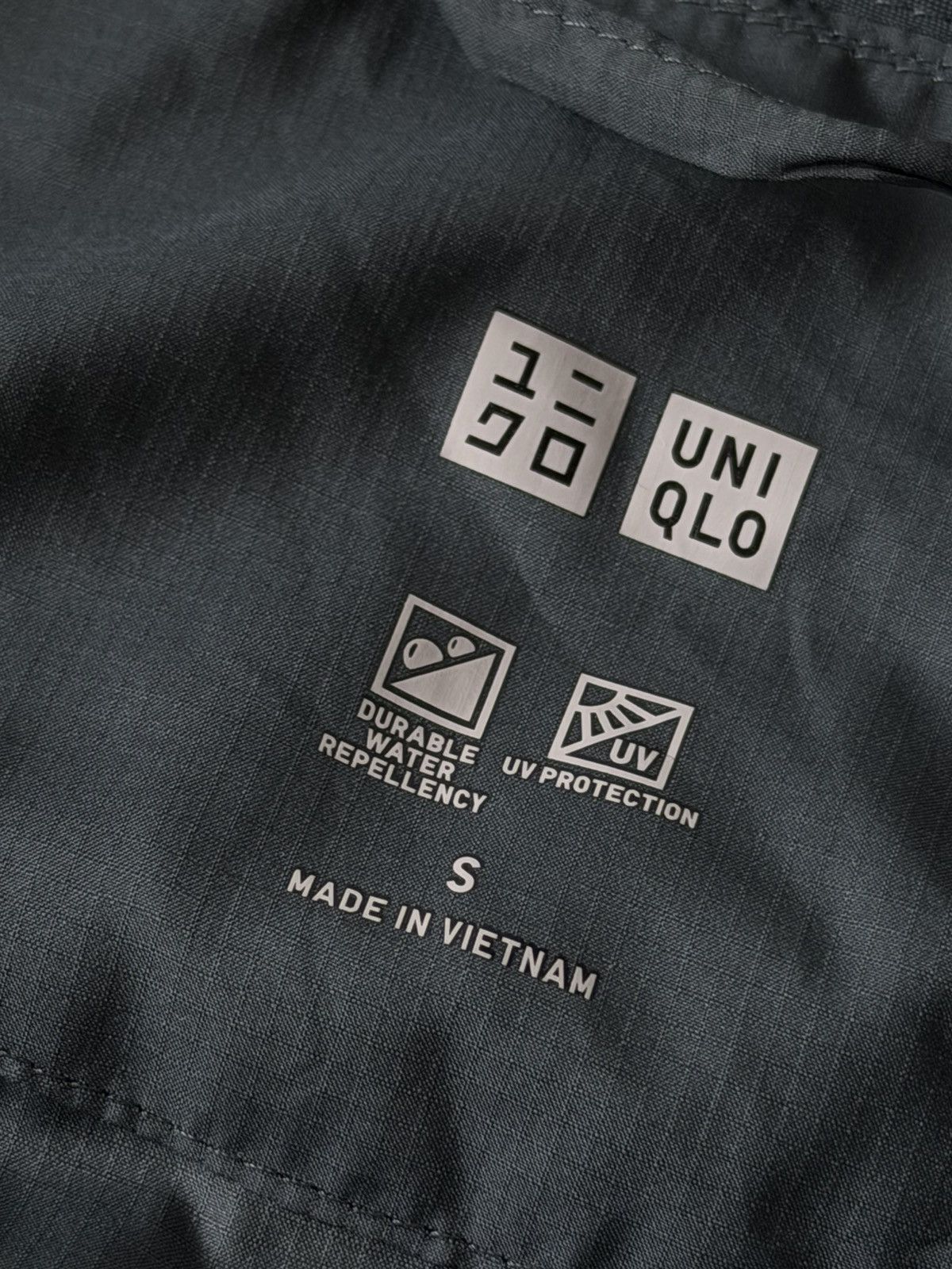 Uniqlo Uniqlo Hybrid Packable Outwear Monochrome Urban Style Jacket Size S / US 4 / IT 40 - 15 Thumbnail