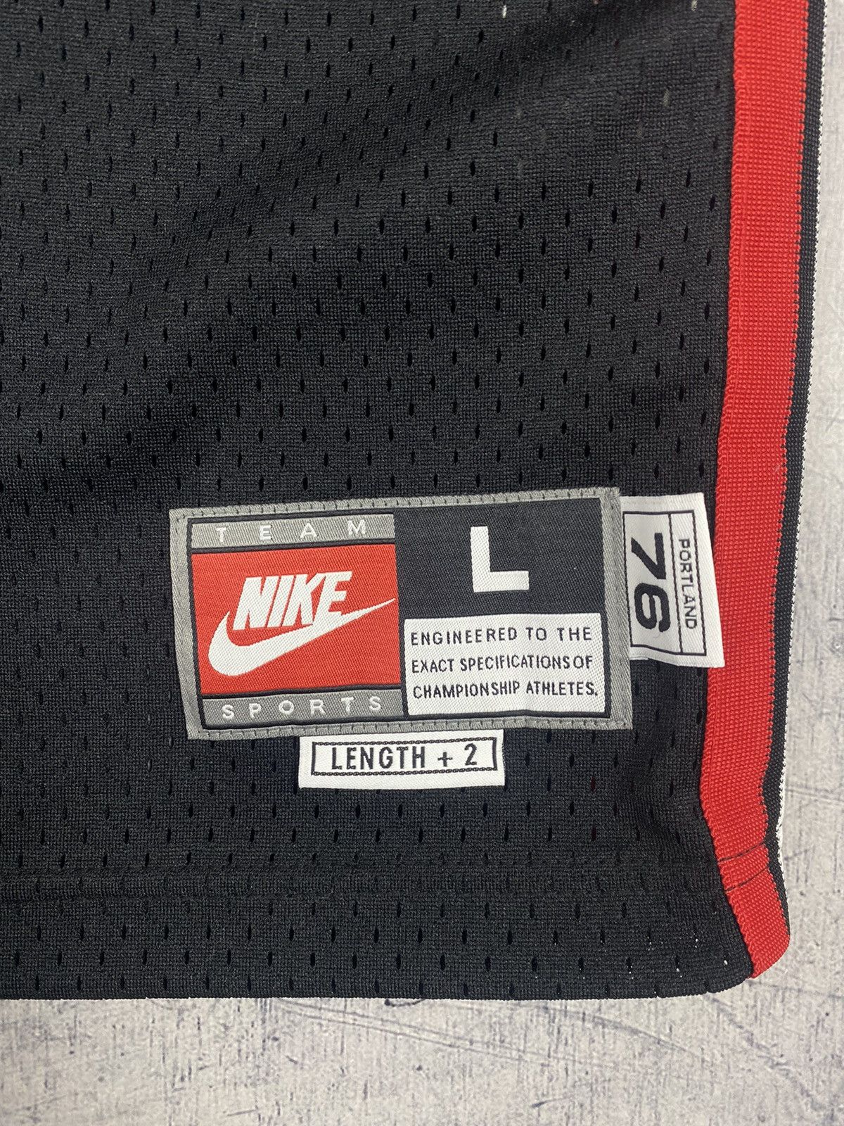 NBA × Nike × Vintage Vintage 90s Nike NBA Portland Bonzi Wells #6 Soccer Jersey Size US L / EU 52-54 / 3 - 9 Thumbnail