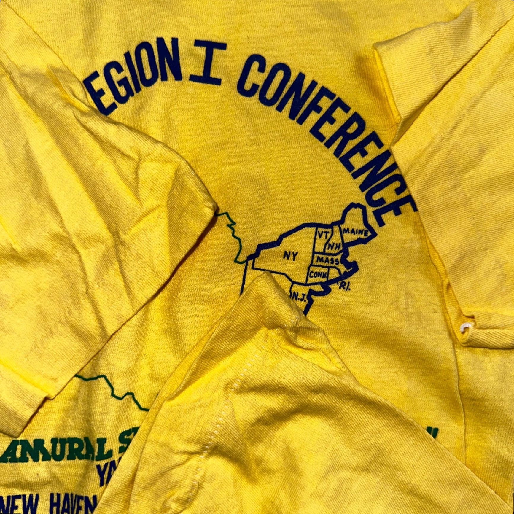 Vintage Vintage Yale University 1985 NIRSA Screen Stars T-Shirt Men L Yellow Collegiate College Educational Graphic Size US L / EU 52-54 / 3 - 4 Thumbnail