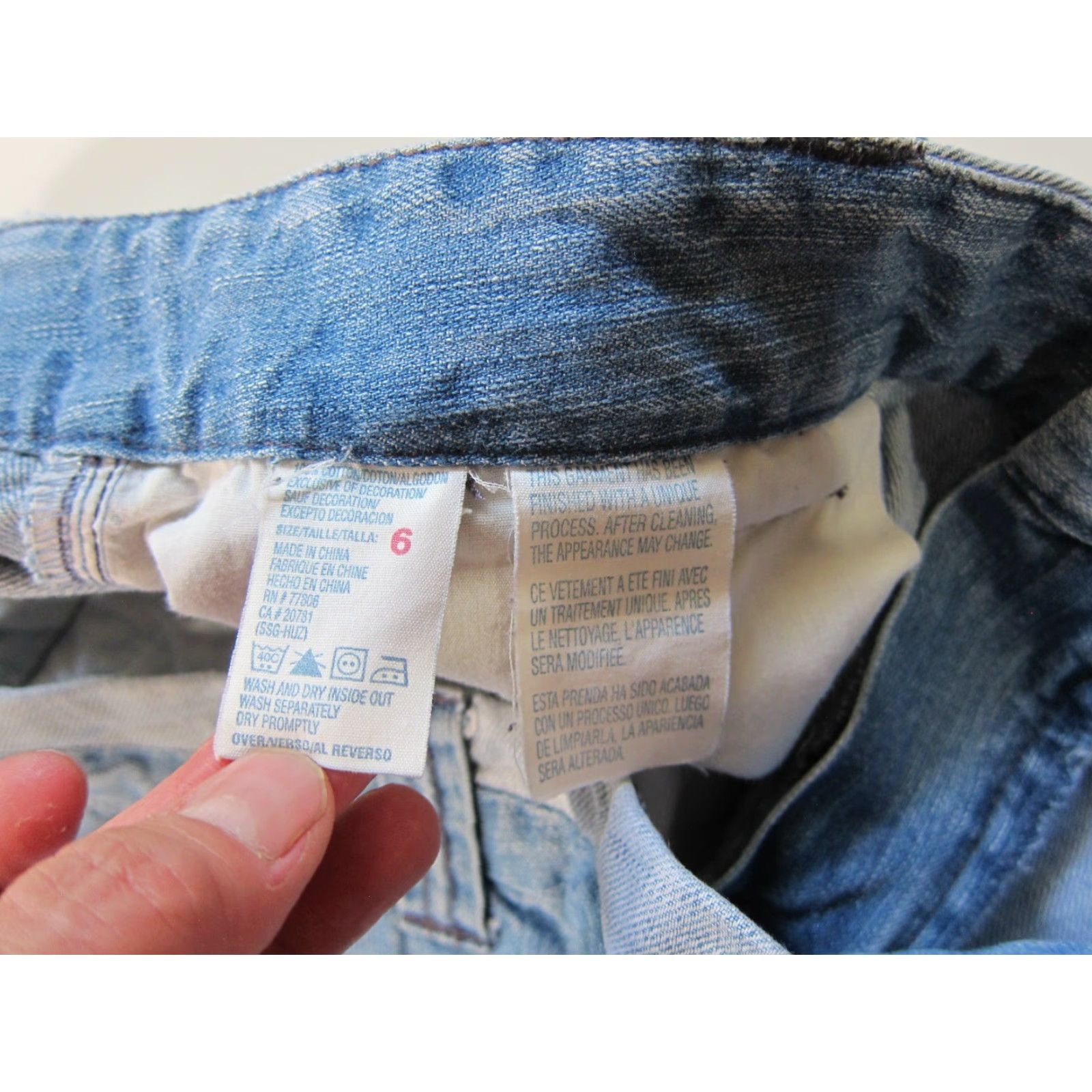Tommy Hilfiger Tommy Hilfiger 100% Cotton Light Wash Denim Skirt Women 6/M Pencil Pocket Knee Length Blue Floral? Size 28" / US 6 / IT 42 - 4 Thumbnail