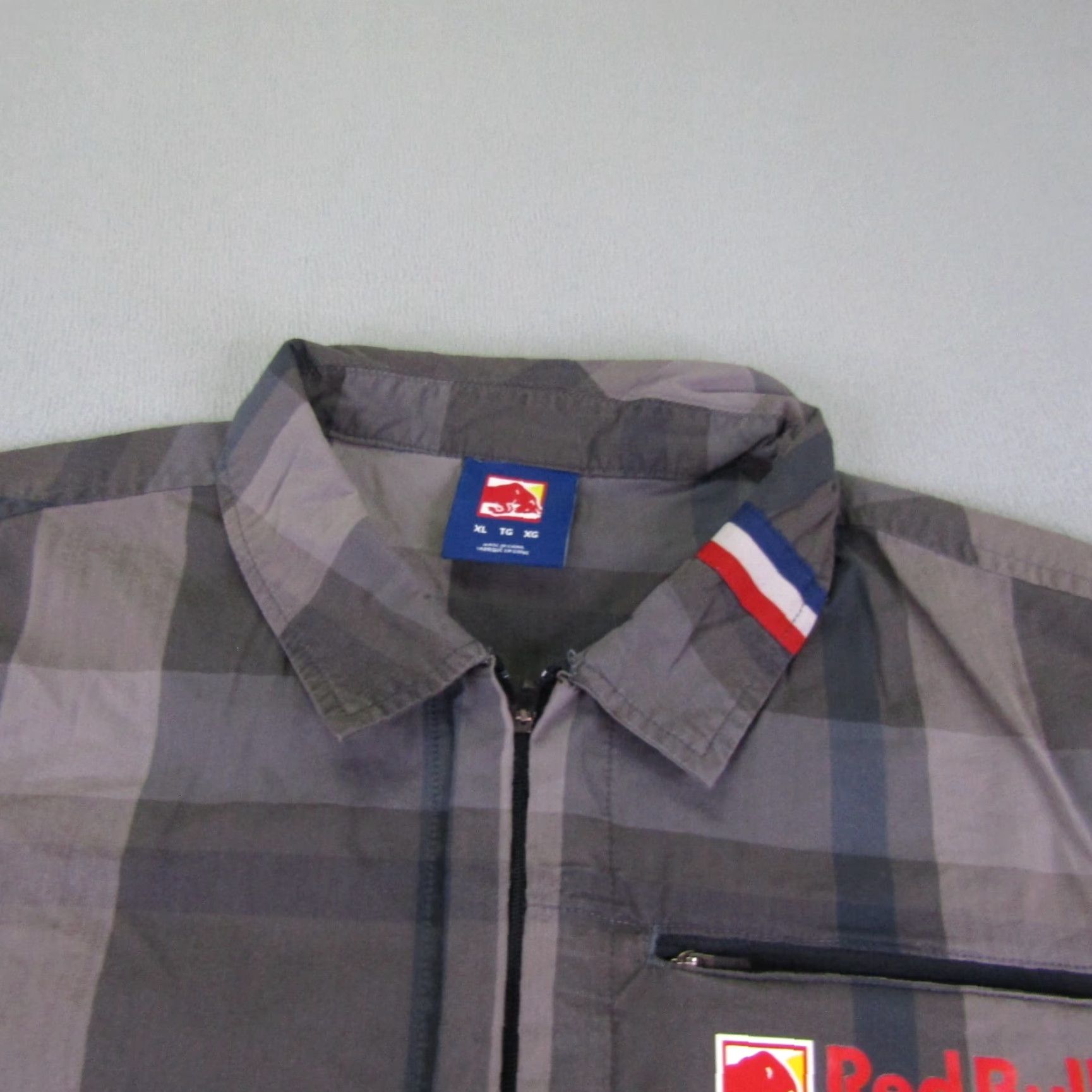Vintage VINTAGE Red Bull Women's Casual Shirt XL Gray Plaid Button-Up Full Zip Cotton Blend Outdoor Size XL / US 12-14 / IT 48-50 - 2 Thumbnail