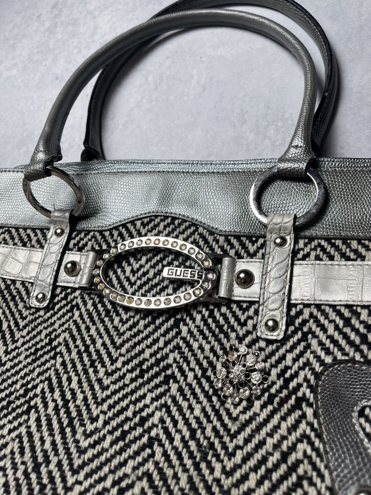 Guess RARE GUESS VINTAGE Y2K STYLE HERRIGBONE PATTERN SILVER BAG Size ONE SIZE - 2 Thumbnail