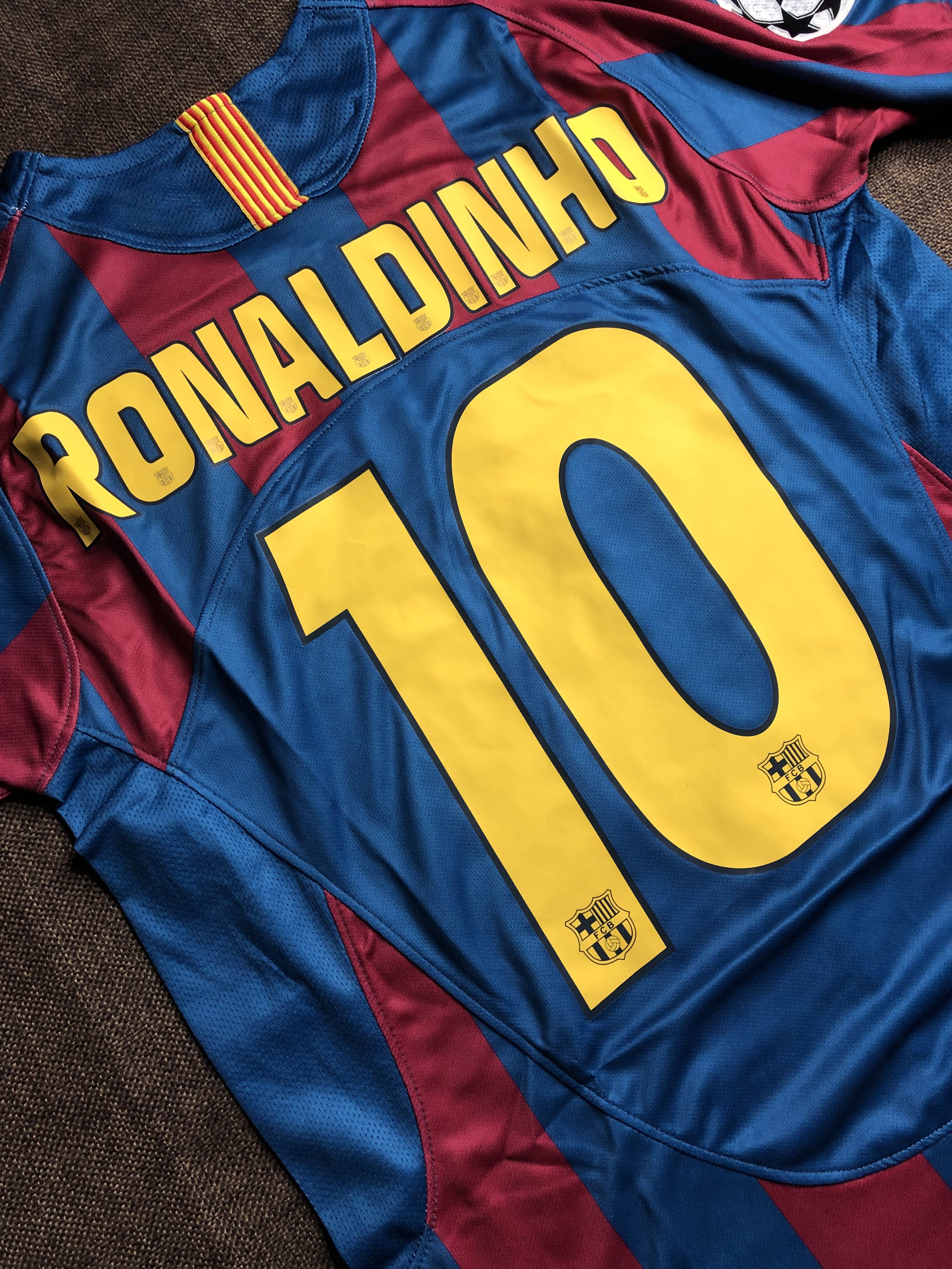 Vintage 2005-06 RONALDINHO HOME SOCCER JERSEY Size US L / EU 52-54 / 3 - 4 Thumbnail