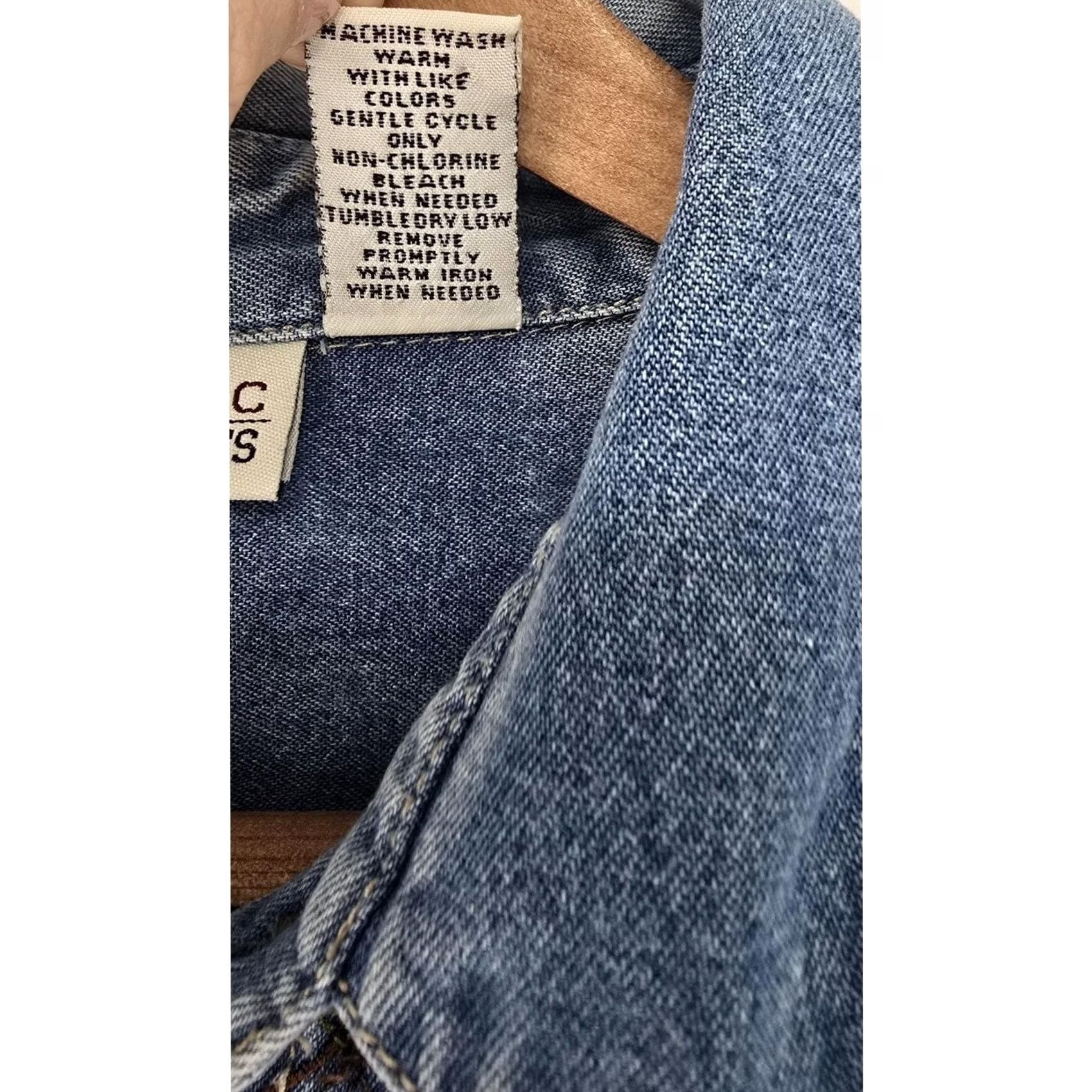 Vintage VINTAGE Classic Elements Denim Shirt Womens L Blue Floral Embroidered Button Front Size L / US 10 / IT 46 - 3 Thumbnail