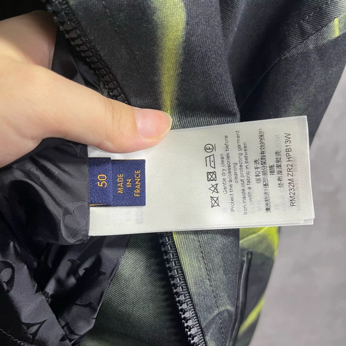 Louis Vuitton Louis Vuitton Green Logo Print Long-Sleeve Jacket Size US M / EU 48-50 / 2 - 3 Thumbnail