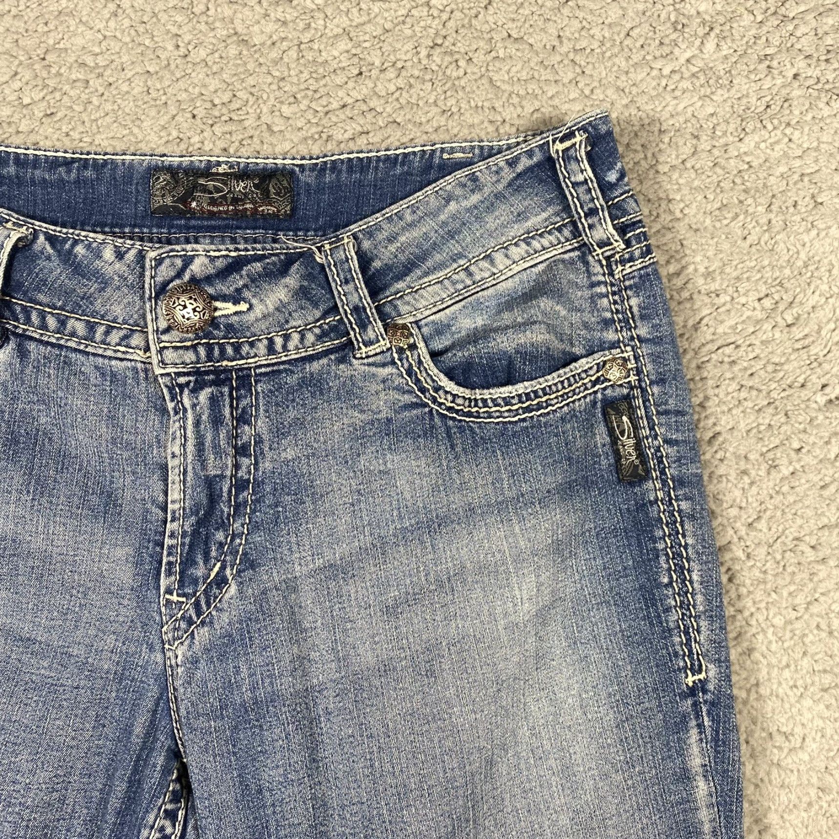 Silver Jeans Co. Silver SUKI SURPLUS Capri Jeans Womens Flap Pocket Thick Stitch Blue 29x20 Pockets Medium Wash US Made Size 29" - 3 Thumbnail