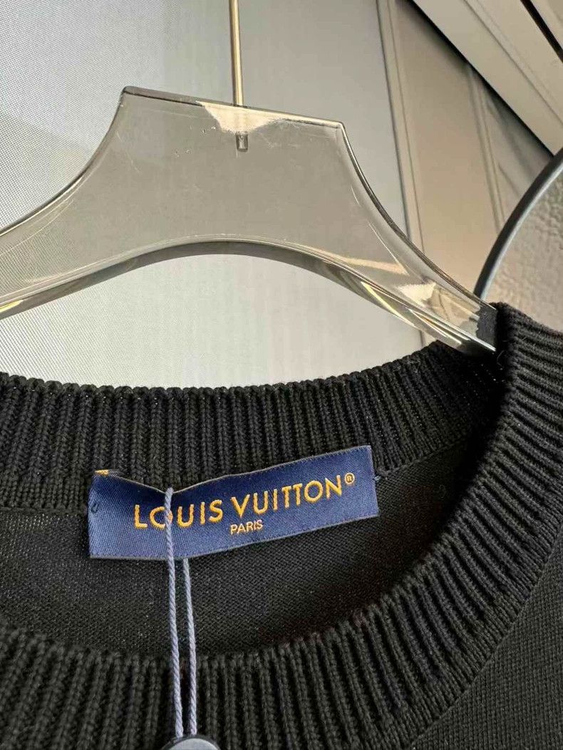 Louis Vuitton Louis Vuitton Black pin short sleeve Size US XL / EU 56 / 4 - 4 Thumbnail