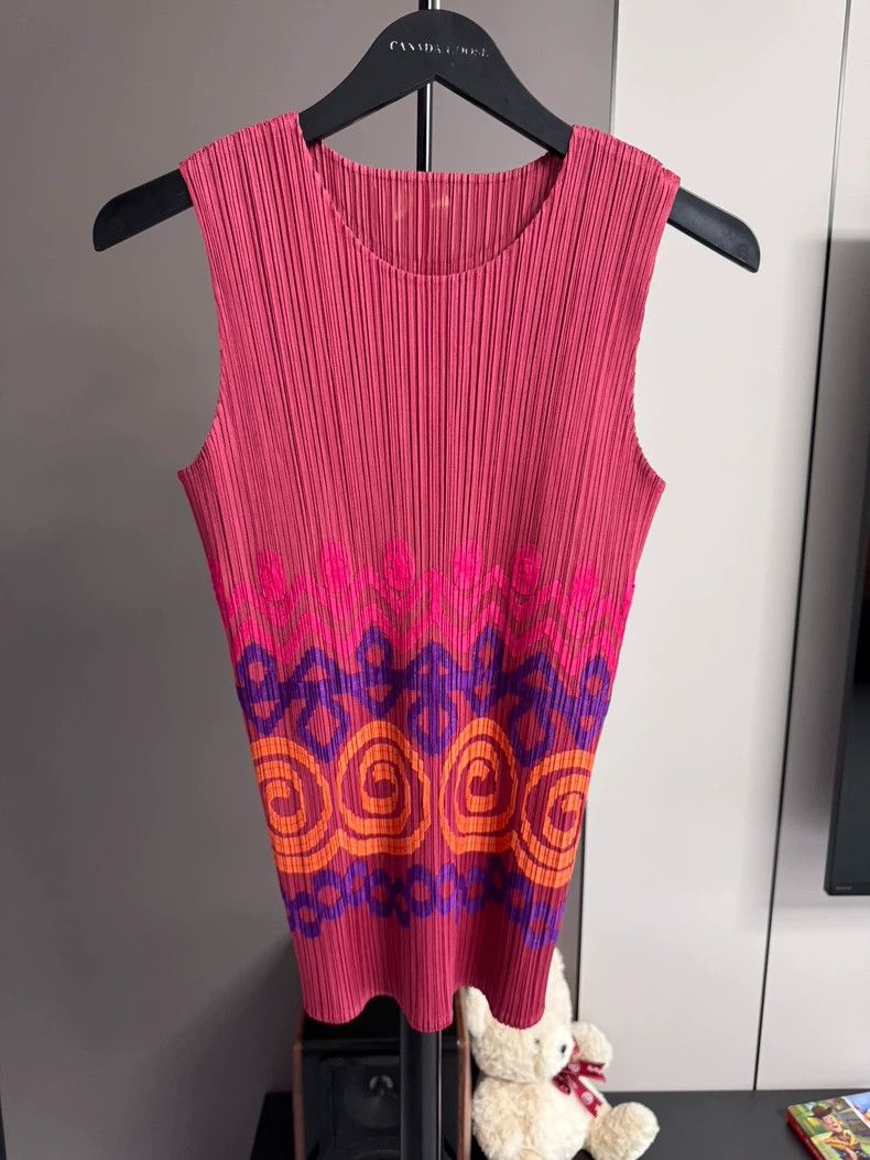 Issey Miyake size:3 Sleeveless rust-red applique top