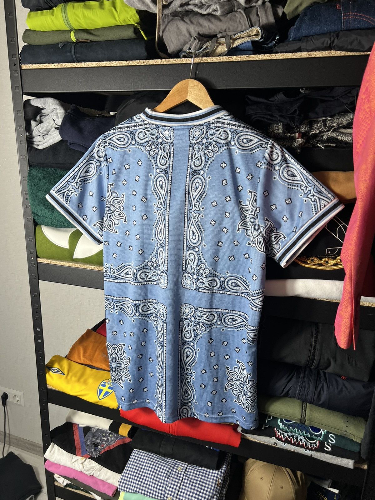 Karl Kani Karl Kani Serif Paisley Mesh Bandana Logo Jersey Tee Size US XS / EU 42 / 0 - 6 Thumbnail
