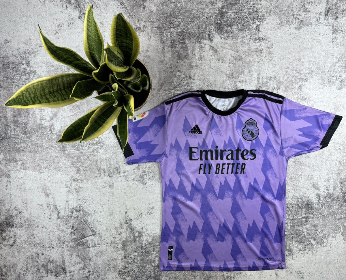 Vintage Real Madrid 2022 2023 Karim Benzema #9 Football Shirt Soccer Jersey T Shirt Tee Size US L / EU 52-54 / 3 - 2 Thumbnail
