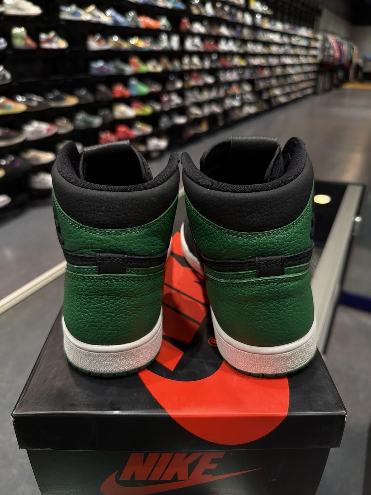 Jordan Brand Size 8.5 - Jordan 1 Retro OG High Pine Green 2.0 555088 030 Size US 8.5 / EU 41-42 - 9 Thumbnail