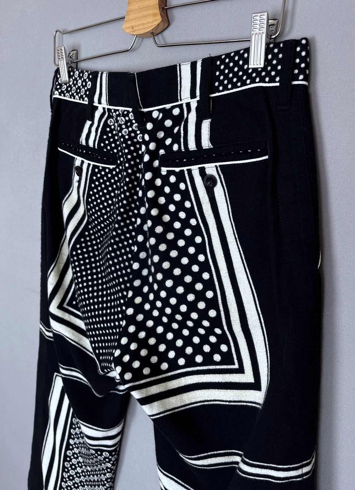 Designer × Japanese Brand × Sacai Rare SACAI AW 16 Cropped Printed Japanese Pants Size US 29 - 13 Thumbnail