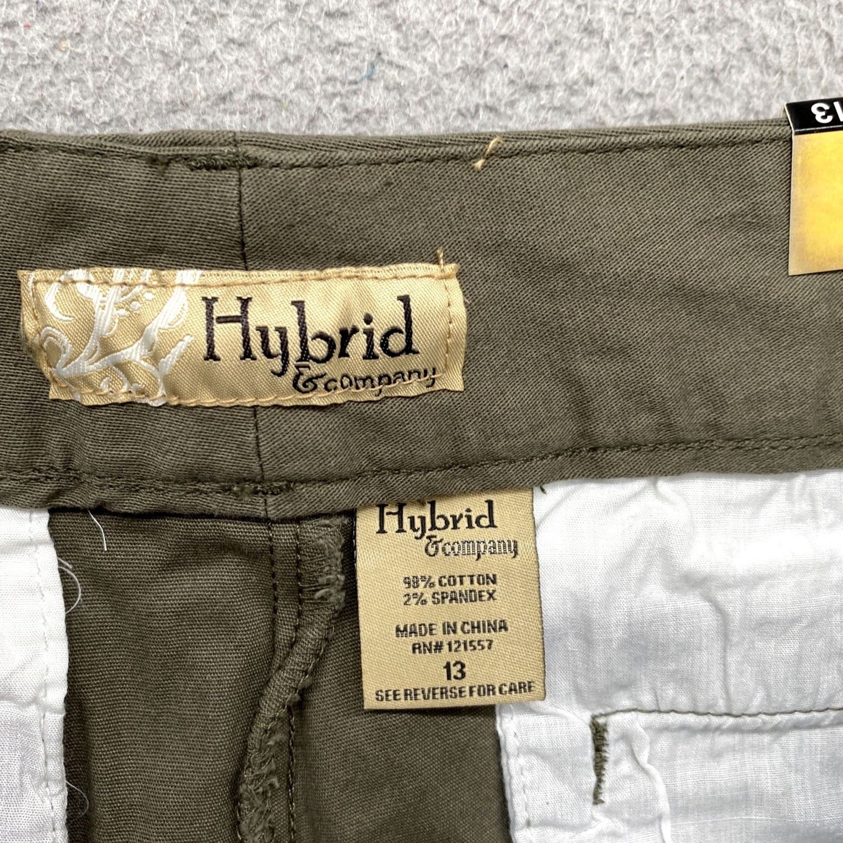 Vintage HYBRID Bermuda Green Mid Rise Flat Front Casual Shorts Size 13 Womens Juniors Cotton Blend Pocket Slit Pockets New Size 34" / US 12 / IT 48 - 3 Thumbnail