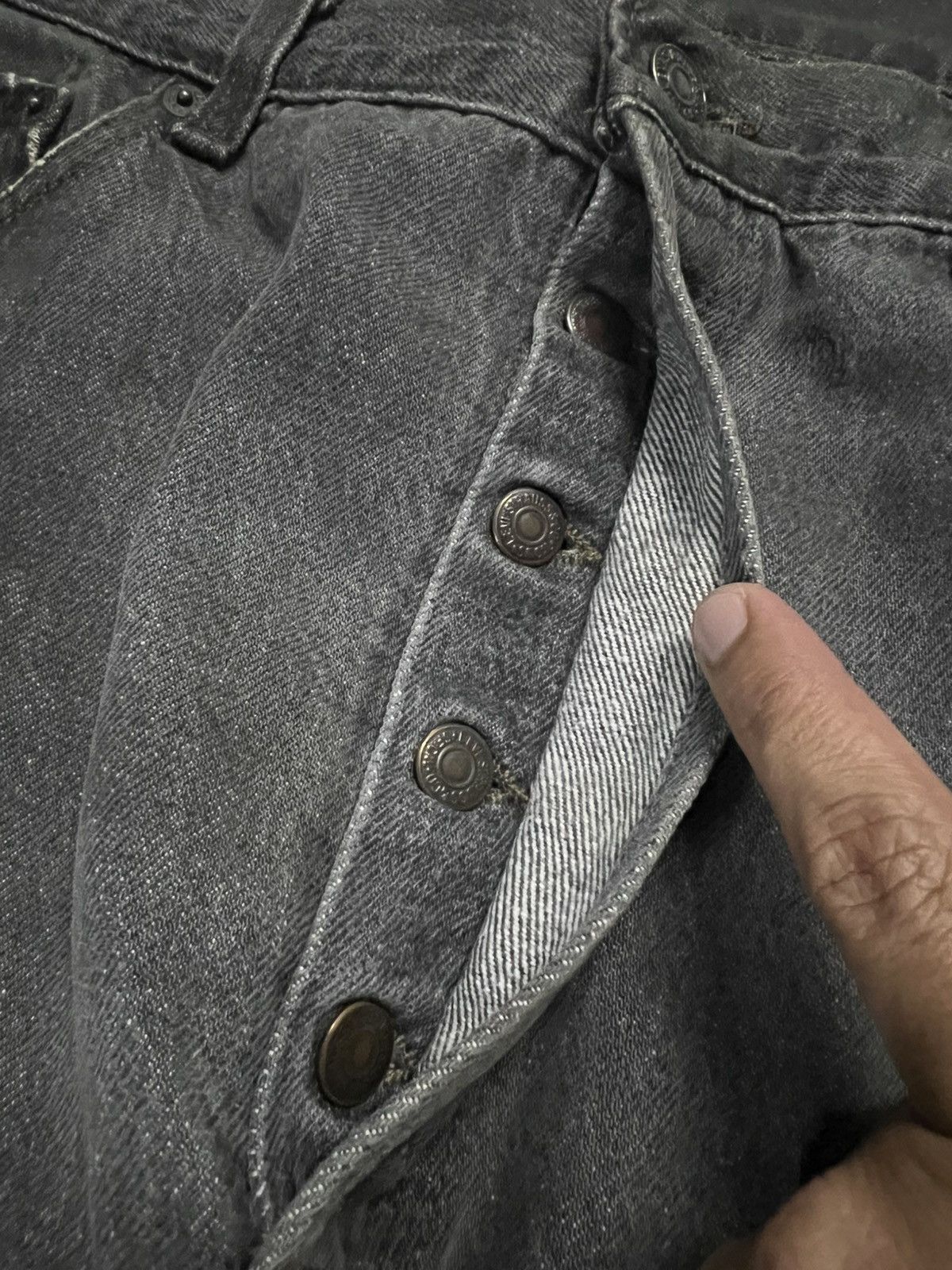 Levi's 💥90’s💥Vintage Levis 501 Faded Made In USA Distressed Jean Size US 35 - 13 Thumbnail