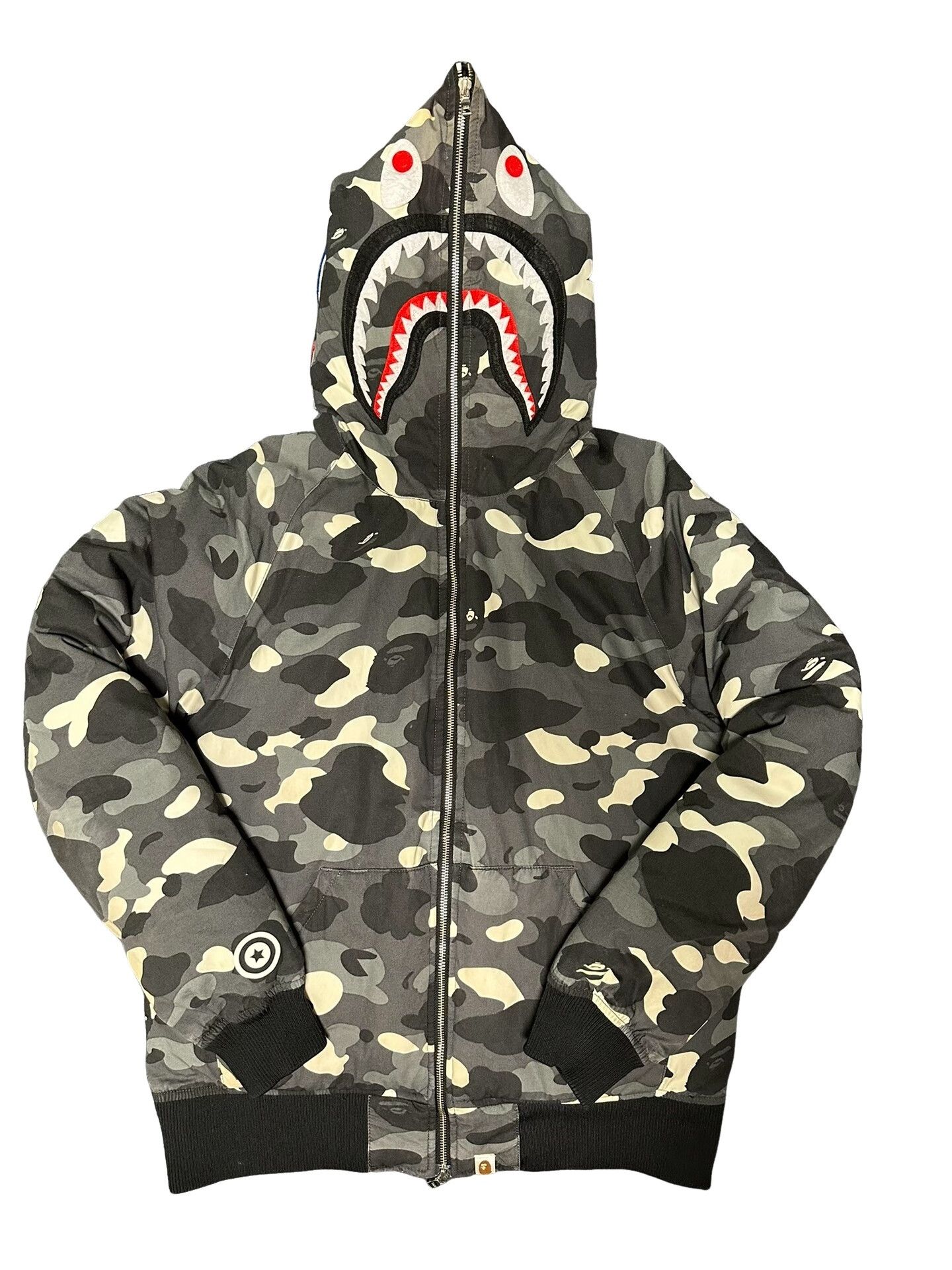 Bape A Bathing Ape Glow Camo Shark Down Jacket Size L Size US L / EU 52-54 / 3 - 1 Thumbnail