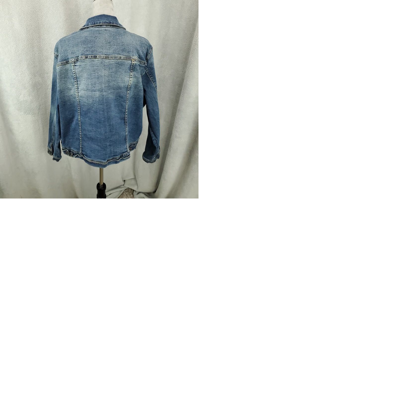 Torrid Torrid Trucker Jacket Denim Jean Jacket Button Up Stretch Blue Size 4X Womens Size 40" / US 18 - 9 Thumbnail