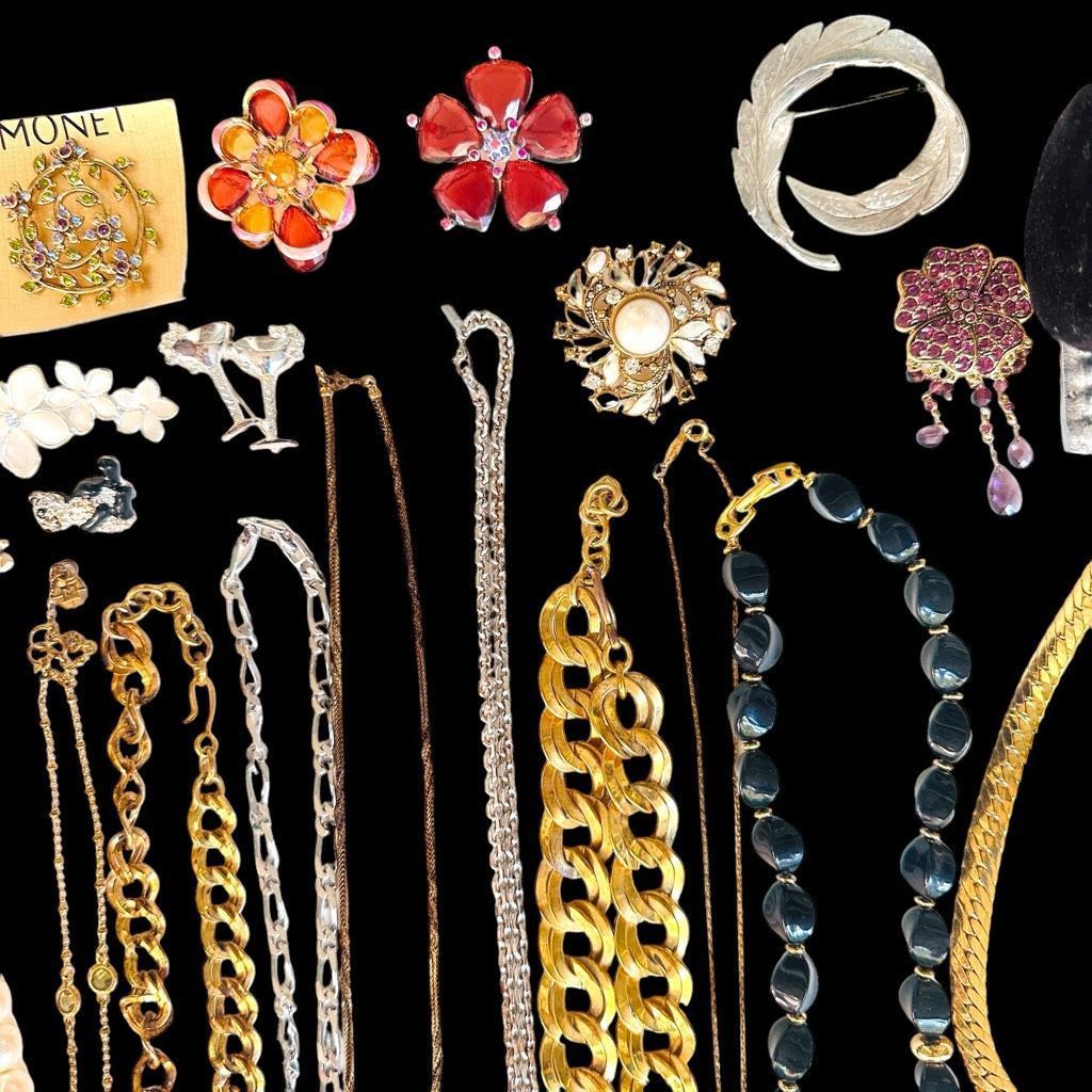 Monet ALL SIGNED TRIFARI MONET NAPIER Vintage Bulk Jewelry Lot Bro Size ONE SIZE - 16 Thumbnail