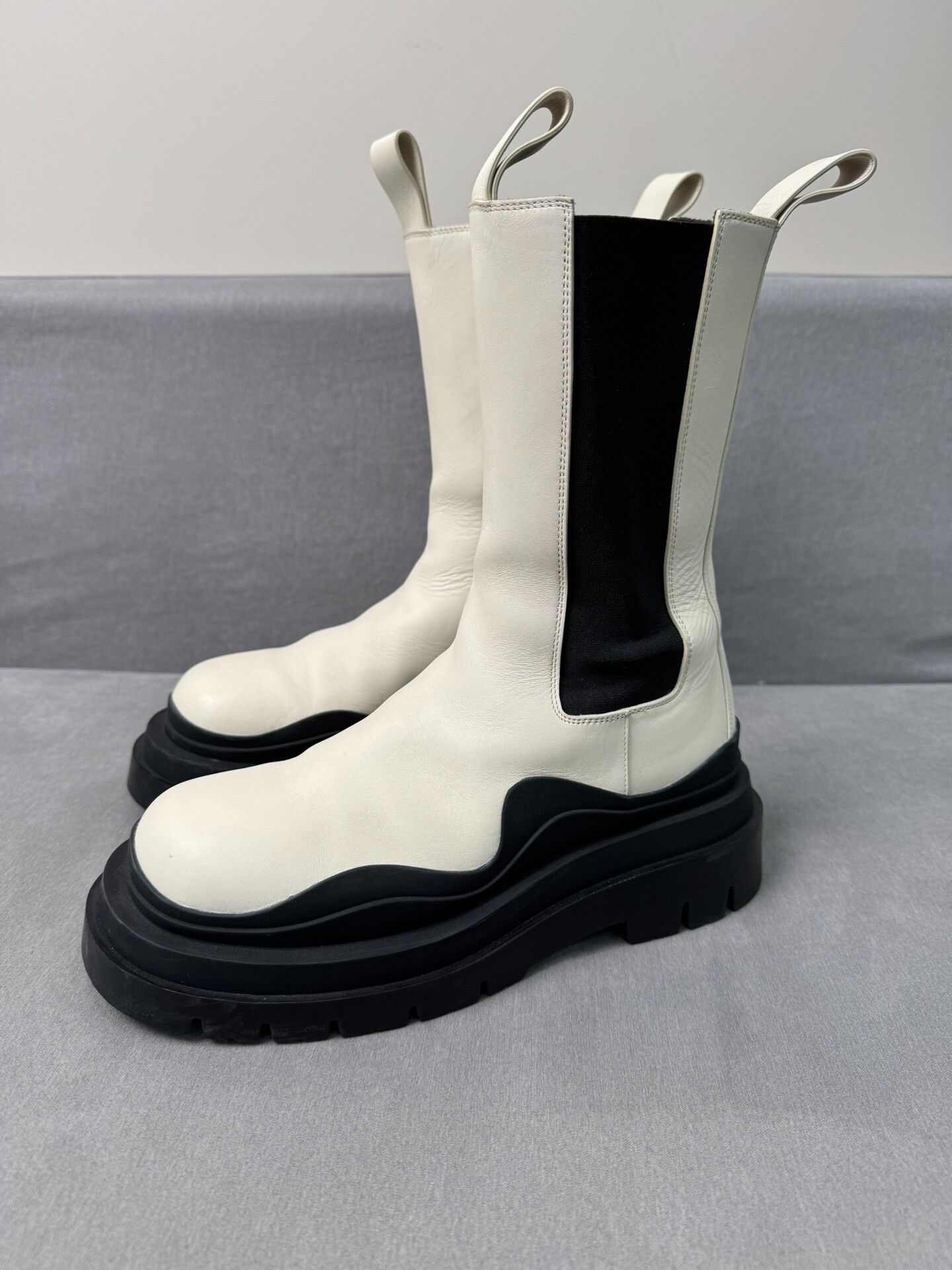 Bottega Veneta Bottega Veneta White Platform Chelsea Boots Size US 8 / IT 38 - 1 Thumbnail