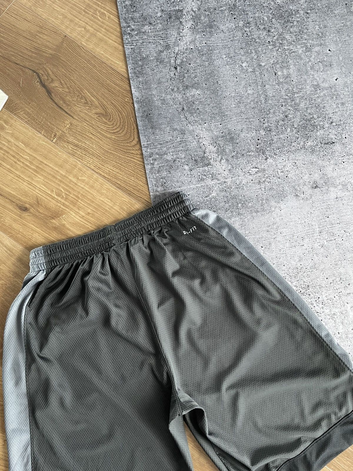 Nike Vintage Nike 90’s Y2K Style Drill Grey Shorts Rap Size US 32 / EU 48 - 16 Thumbnail