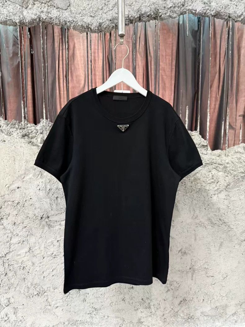 Prada Prada Black neckline metal triangle logo short sleeves 2501 Size US XL / EU 56 / 4 - 1 Thumbnail