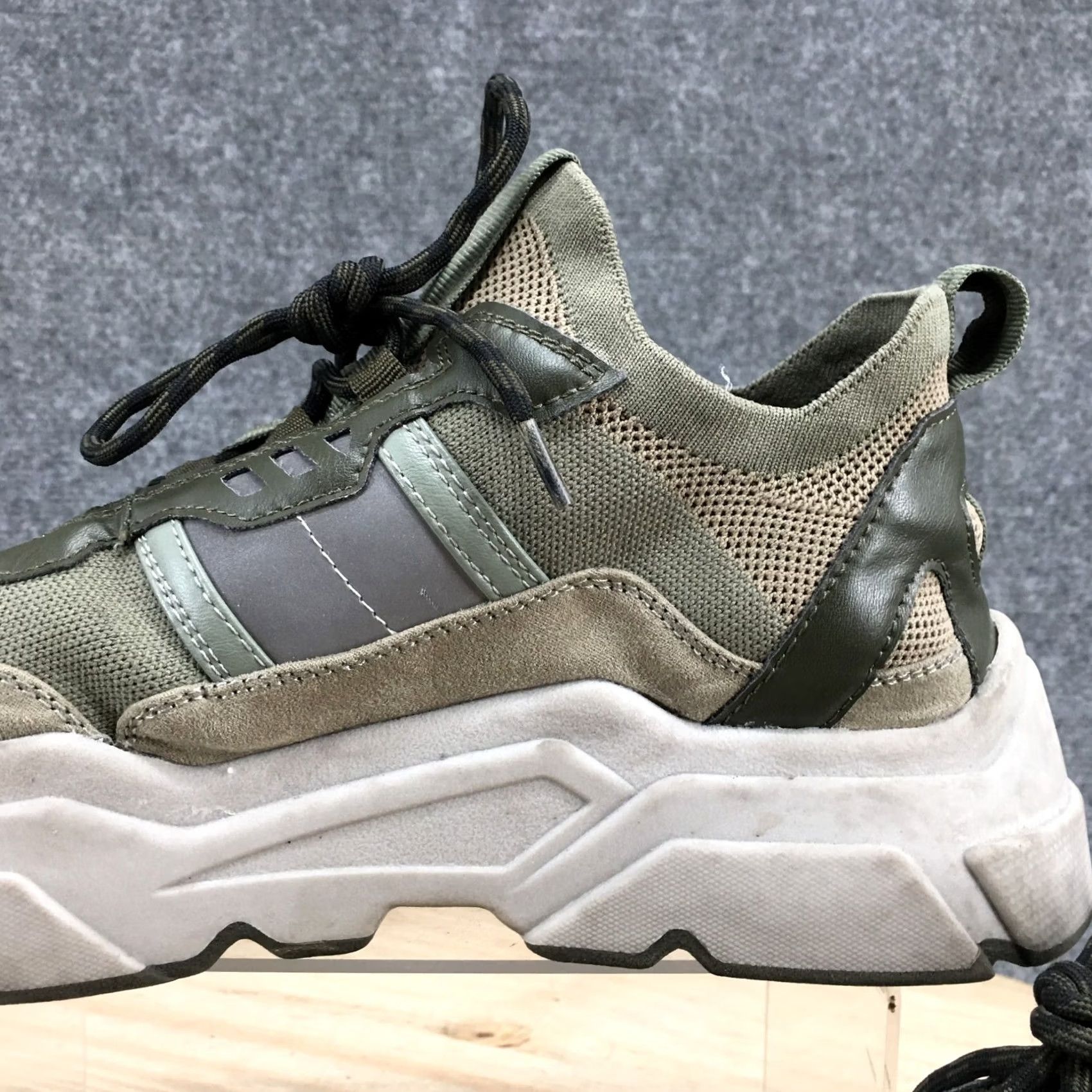 H&M H&M Shoes Womens 40 Athletic Sneakers Green Lace Up Low Top Comfort Round Toe Shoes Size M / US 6-8 / IT 42-44 - 5 Thumbnail