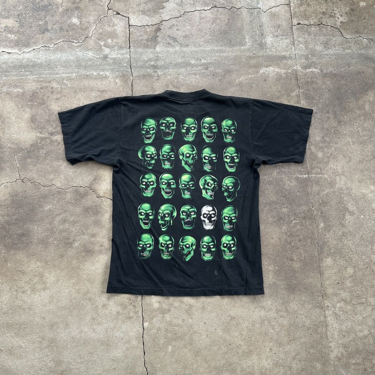 Vintage Vintage 00’s Green Skulls Distressed T-shirt Size US L / EU 52-54 / 3 - 2 Thumbnail