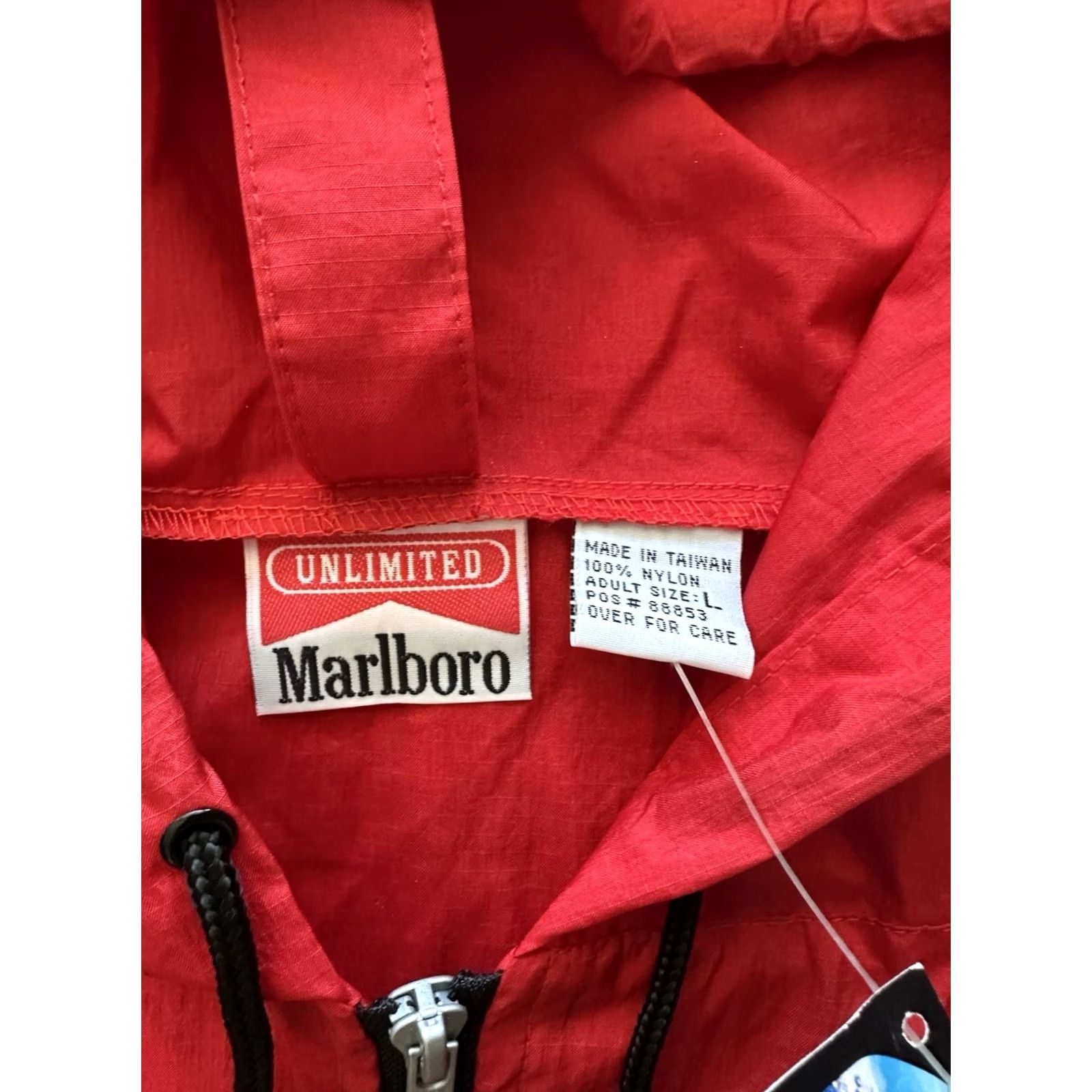 Marlboro VINTAGE Marlboro Jacket Windbreaker L Red 90s Logo Zip Pockets Packable NWT Flaws Mens Size US L / EU 52-54 / 3 - 4 Thumbnail
