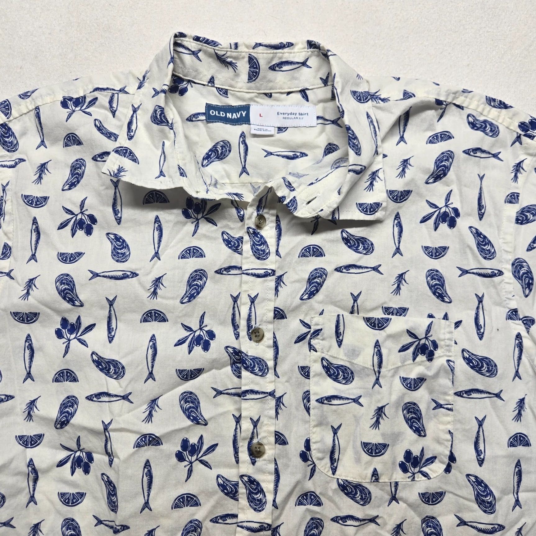 Old Navy Old Navy Men's Short Sleeve Button-Up Shirt Hawaiian All Over Fish Print White L Size US L / EU 52-54 / 3 - 2 Thumbnail