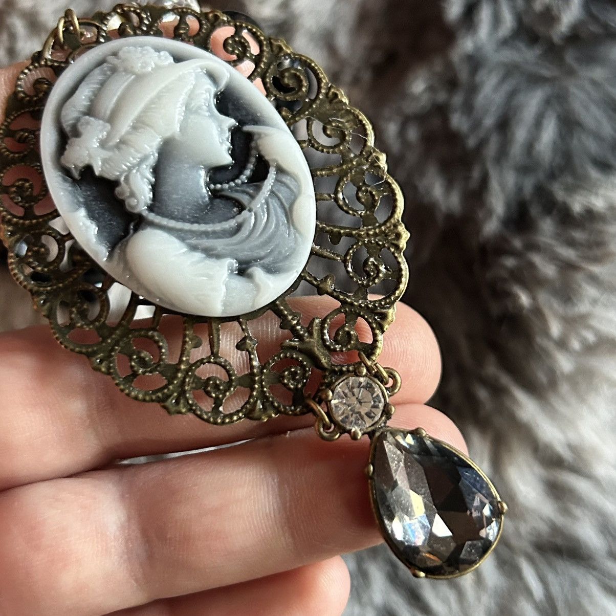 Handmade Handcrafted opalescent charcoal Victorian cameo necklace Size ONE SIZE - 7 Thumbnail