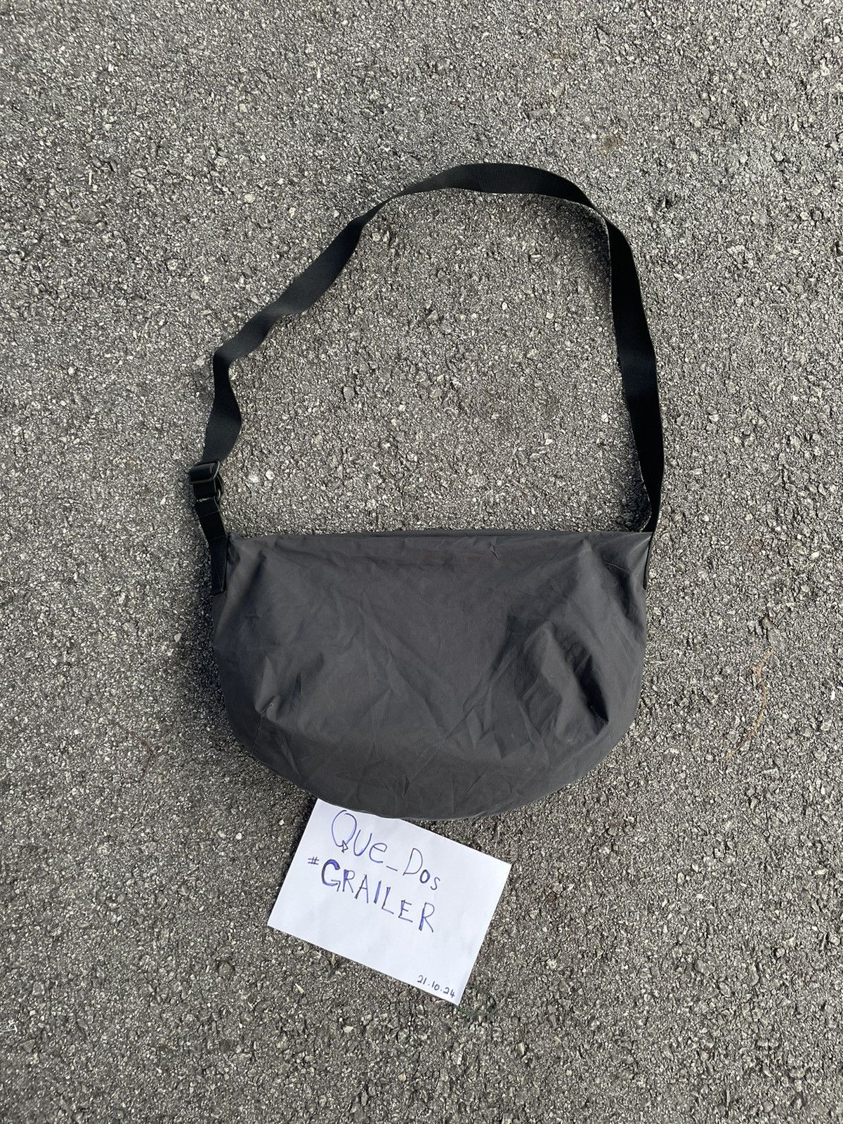 Japanese Brand × Jun Takahashi Undercover x uniqlo Sling Bag Size ONE SIZE - 1 Thumbnail