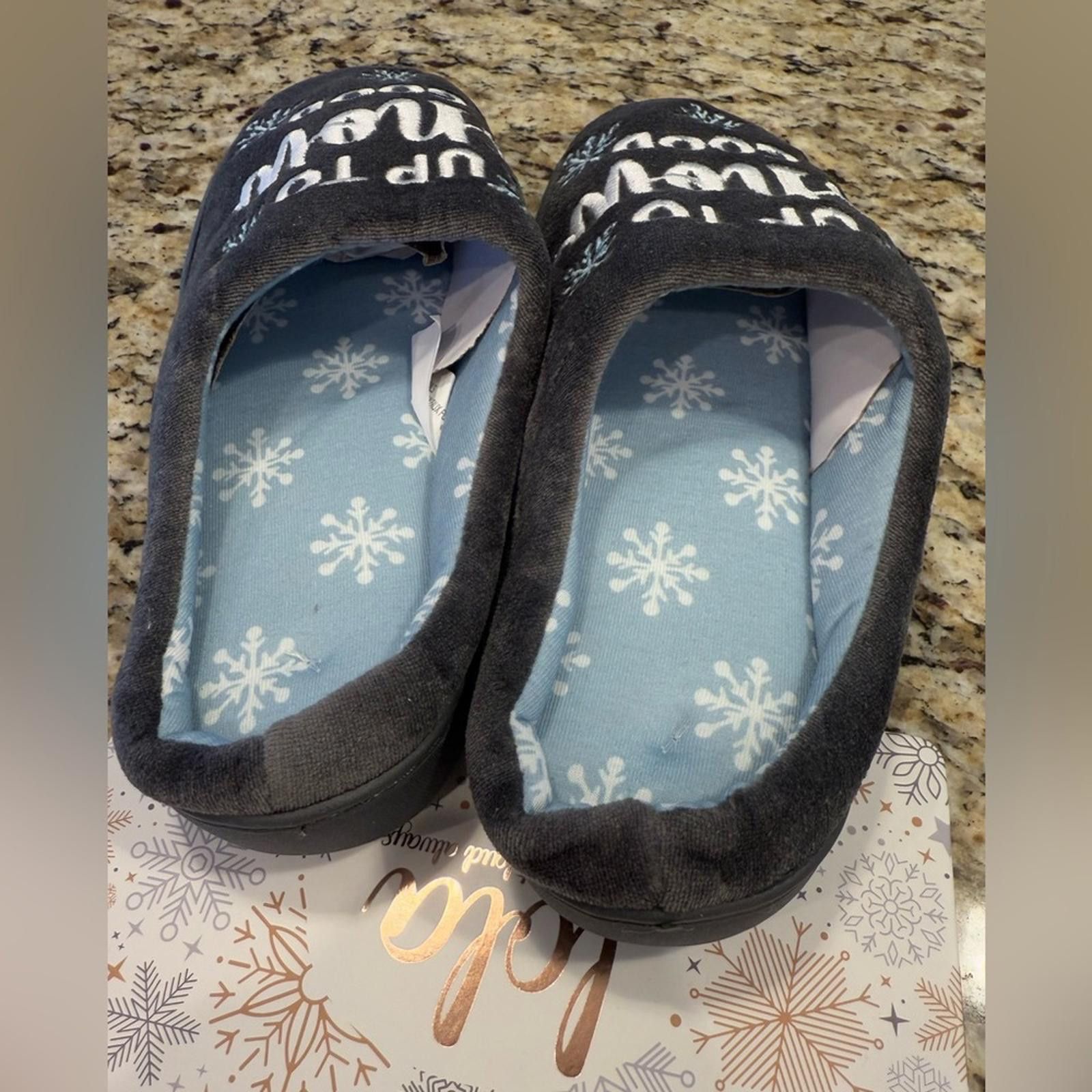 Warren Lotas Lola winter slippers embroidered snowflakes SZ SM 5-6 Size US 7.5 / IT 37.5 - 9 Thumbnail