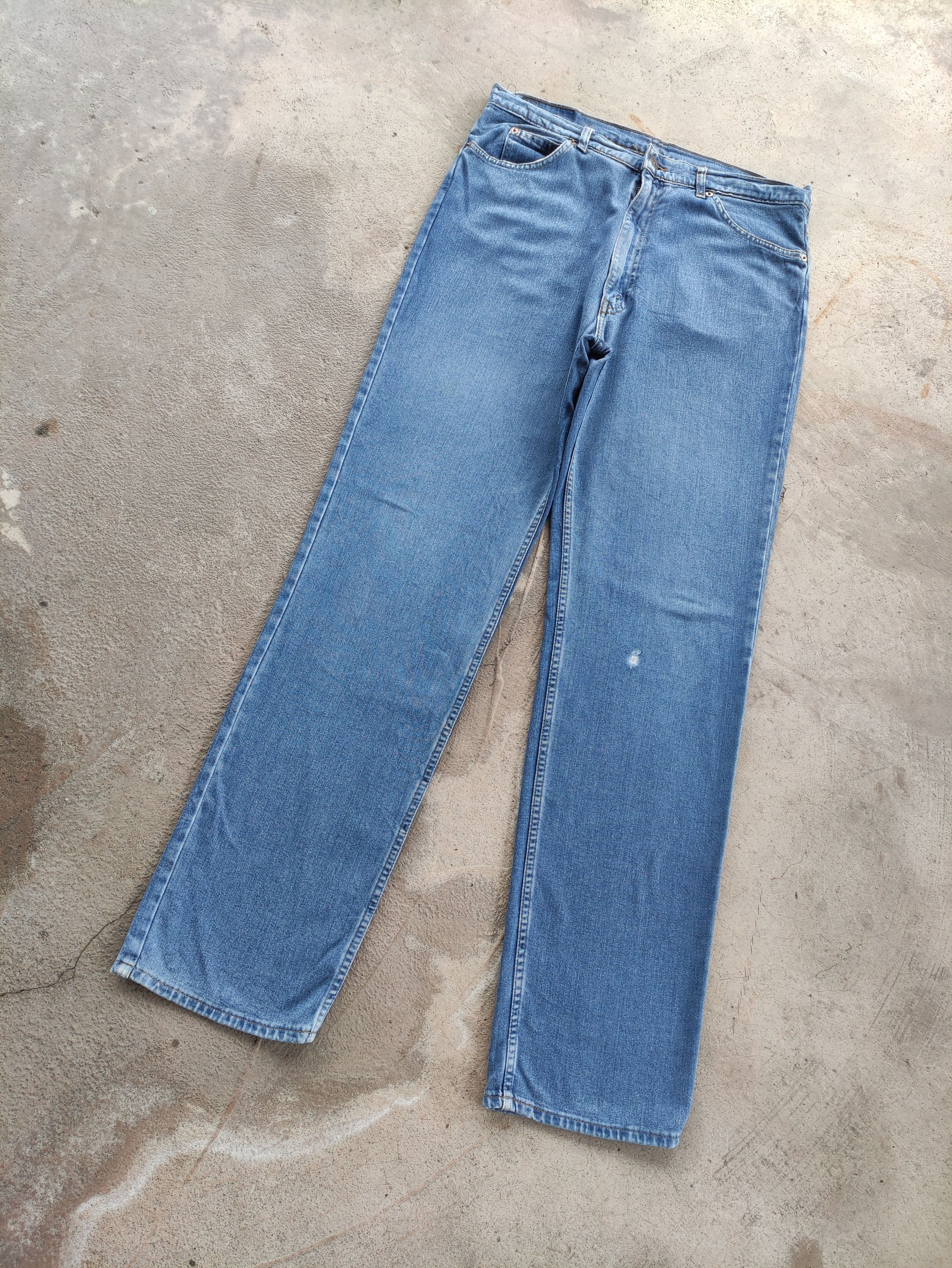Levi's Vintage Levis Jean Distressed Faded Denim Waist 35 Size US 35 - 2 Thumbnail