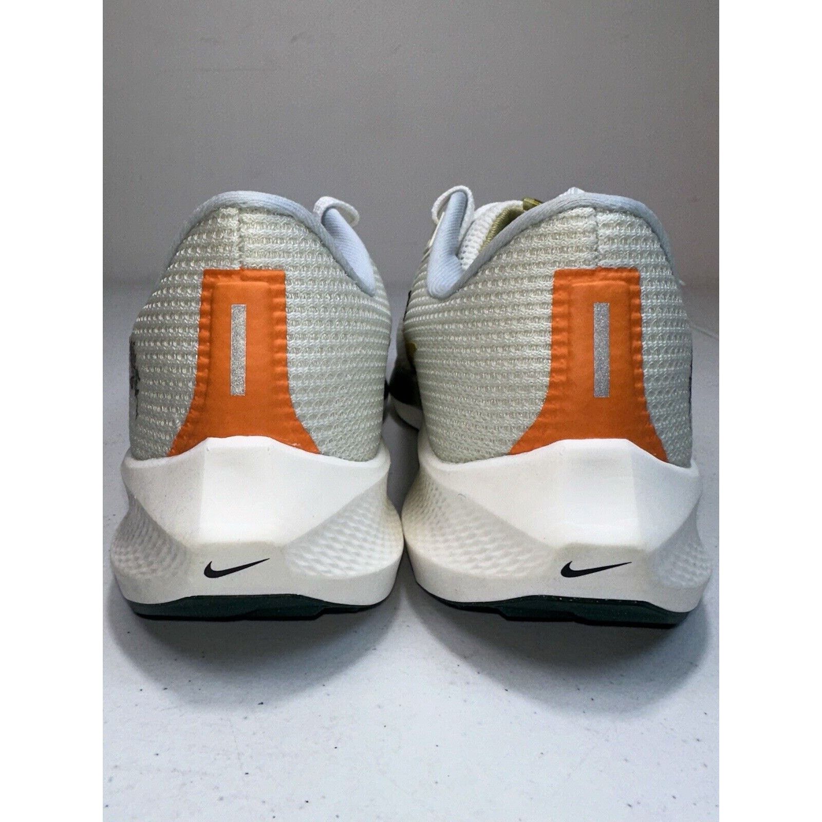 Nike Nike Air Zoom Pegasus 40 Men's Size 8.5 /10 Wmns(FV3631-081) Size US 8.5 / EU 41-42 - 4 Thumbnail