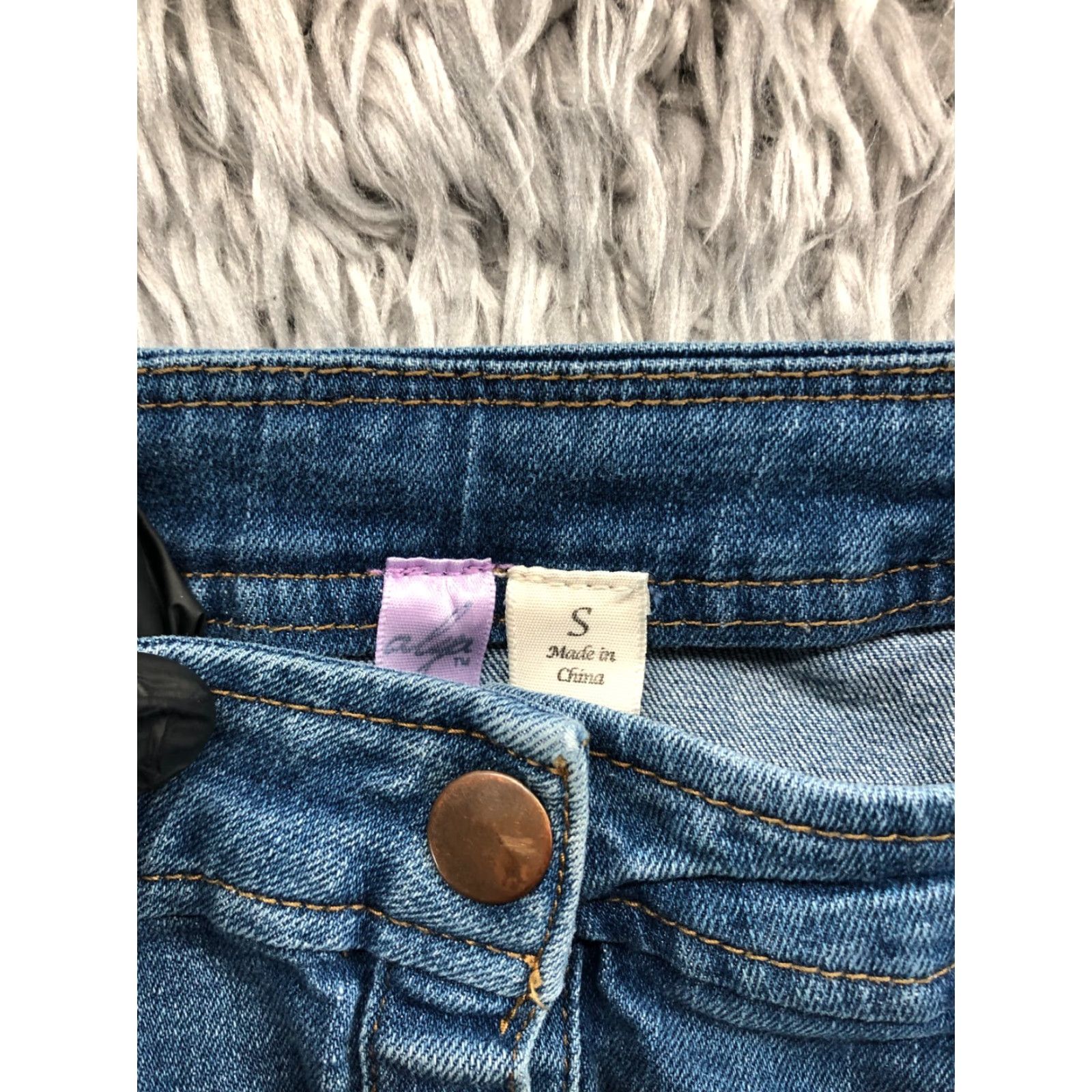Vintage Alya A-Line Skirt Womens Size S Midi Front Button Blue Denim Slit Logo Solid Midi Length Casual Party/Cocktail City Womens Size 28" / US 6 / IT 42 - 7 Thumbnail