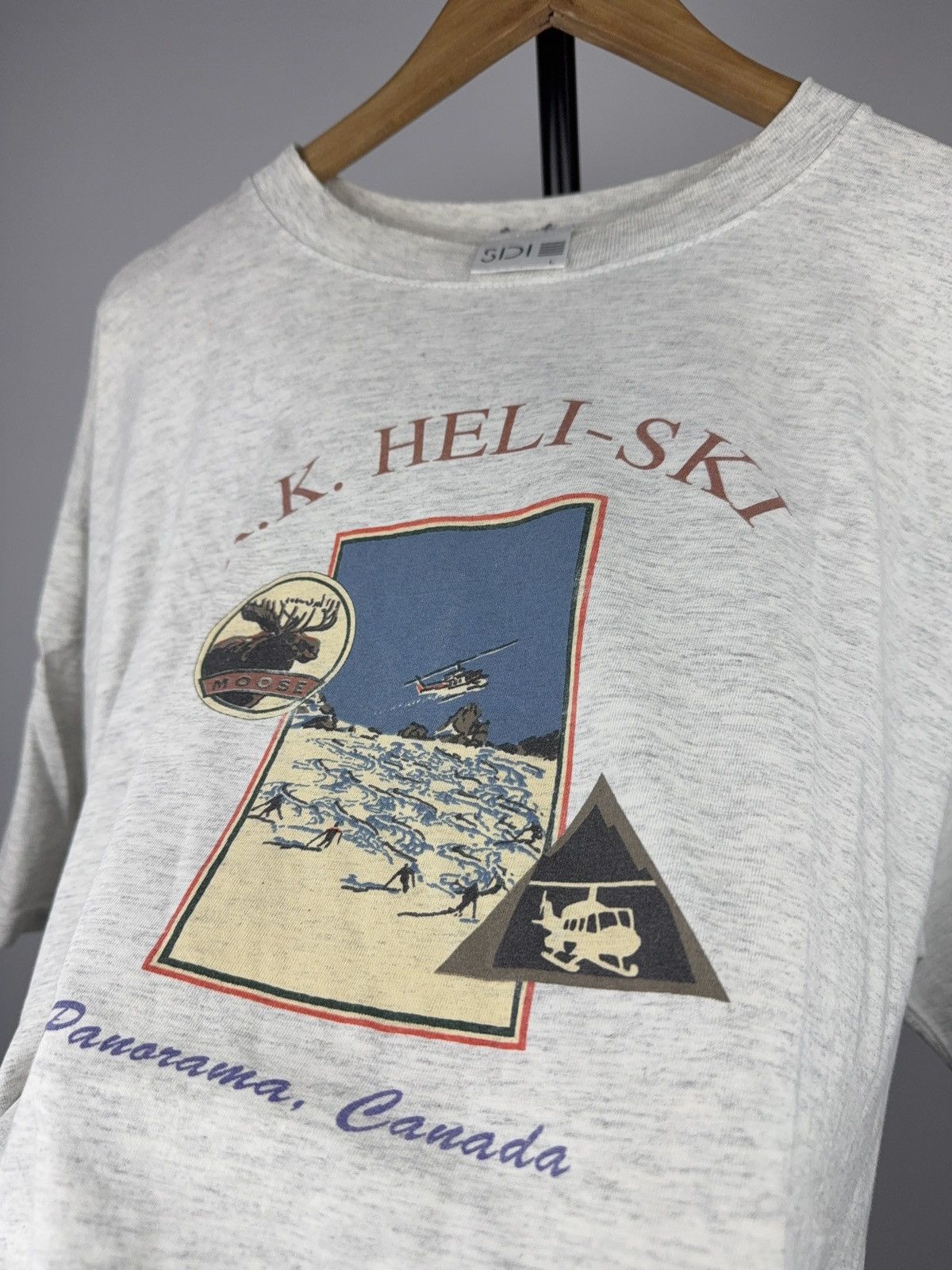 Vintage Vintage 90s Retro Panorama Canada Heli-Ski Graphic T-Shirt Size US L / EU 52-54 / 3 - 6 Thumbnail