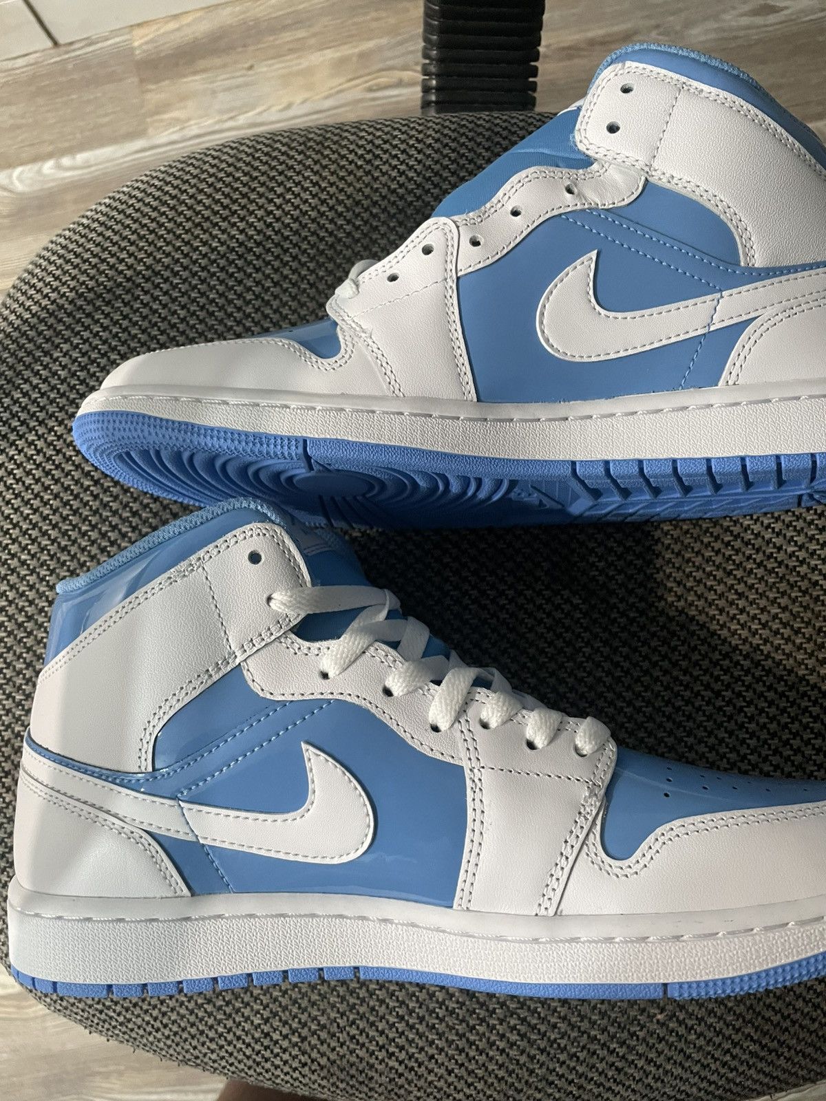 Jordan Brand × Nike Air Jordan 1 Mid SE Size US 9.5 / EU 42-43 - 1 Thumbnail