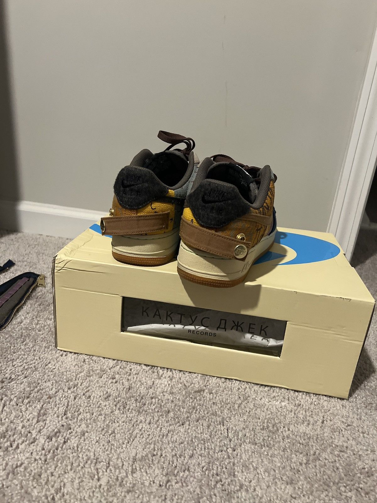 Nike × Travis Scott Cactus Jack Air Force 1 Size US 10.5 / EU 43-44 - 2 Thumbnail