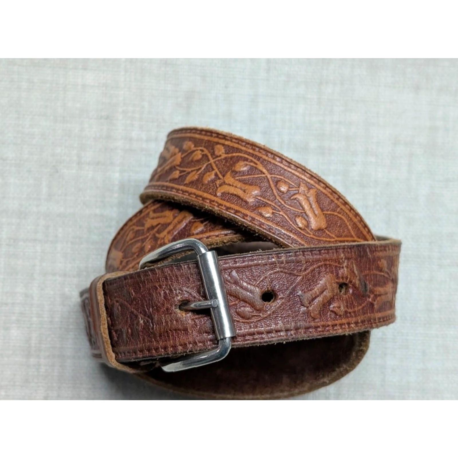 Vintage VINTAGE handcrafted western belt Tooled 34 Brown Cowhide Leather Buckle belt Men 34/36 Western belt Mens Brown Tooled N/A Size 36 - 2 Thumbnail