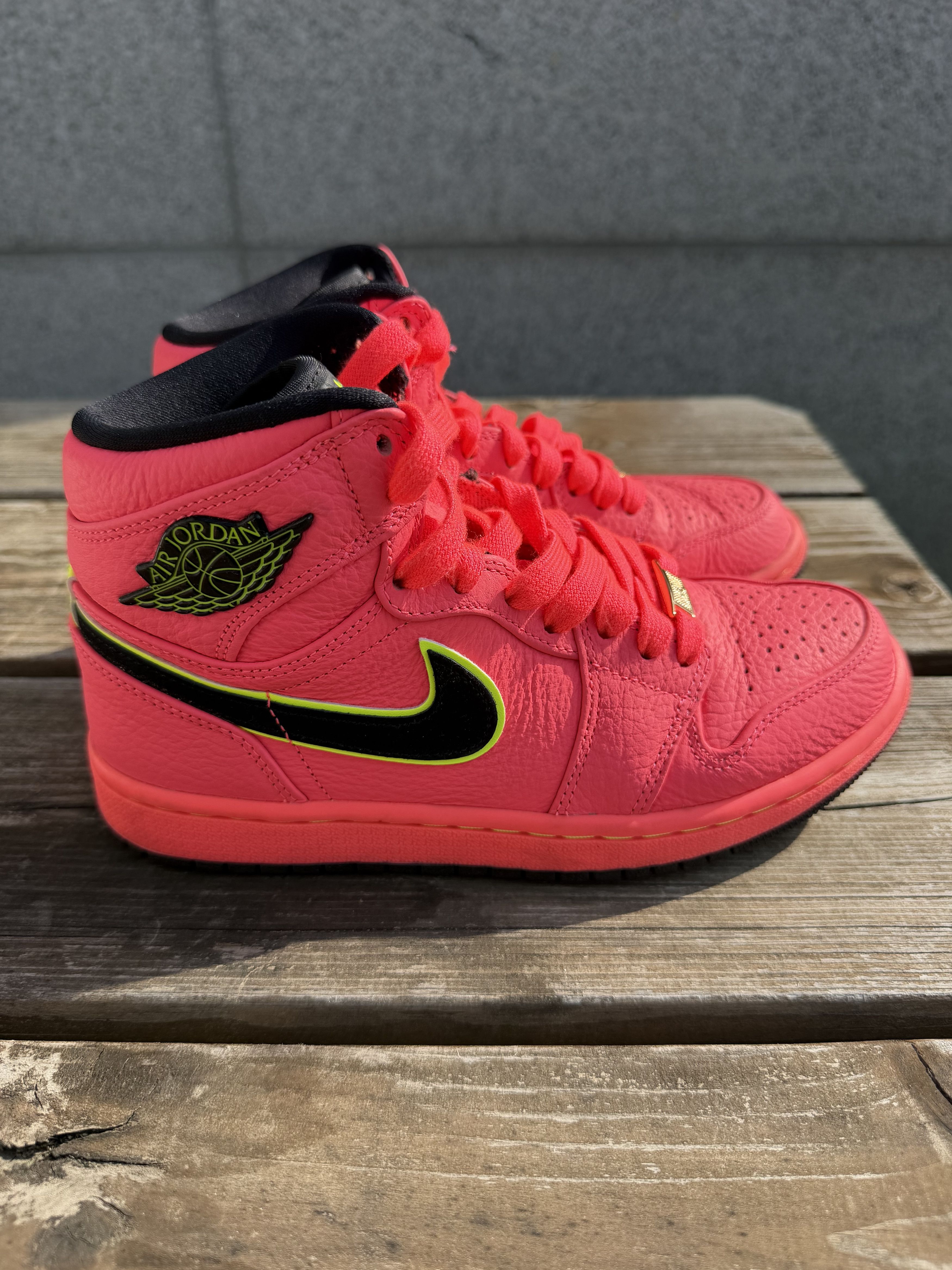 Jordan Brand Air Jordan 1 Retro High Hot Punch (Women) Size US 6 / IT 36 - 2 Thumbnail