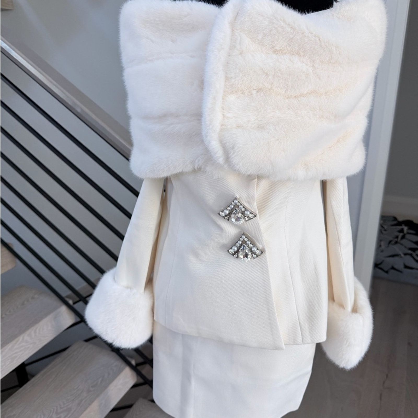 Other Old Money Jessica Bara White Faux Fur Jacket & Skirt size S Size XS / US 0-2 / IT 36-38 - 11 Thumbnail