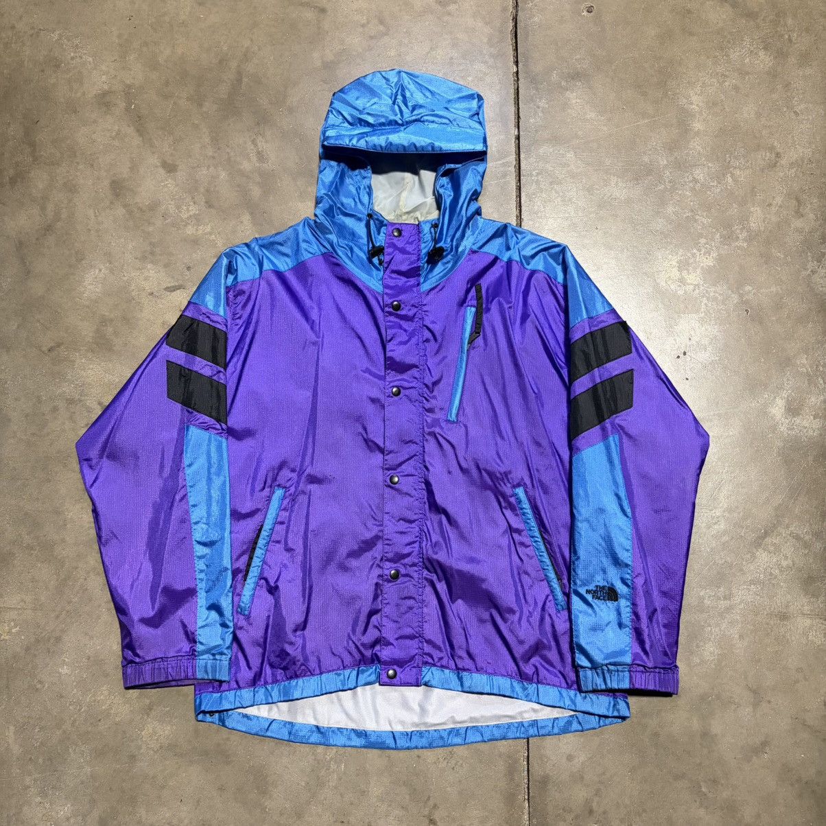The North Face Vintage The North Face Lightweight Jacket Windbreaker Ski Size US L / EU 52-54 / 3 - 1 Thumbnail