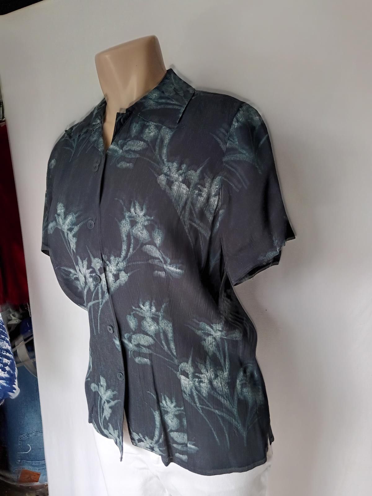 Designer Liz Claiborne Lizsport Short Sleeve Floral Print Shirt Size S / US 4 / IT 40 - 2 Thumbnail